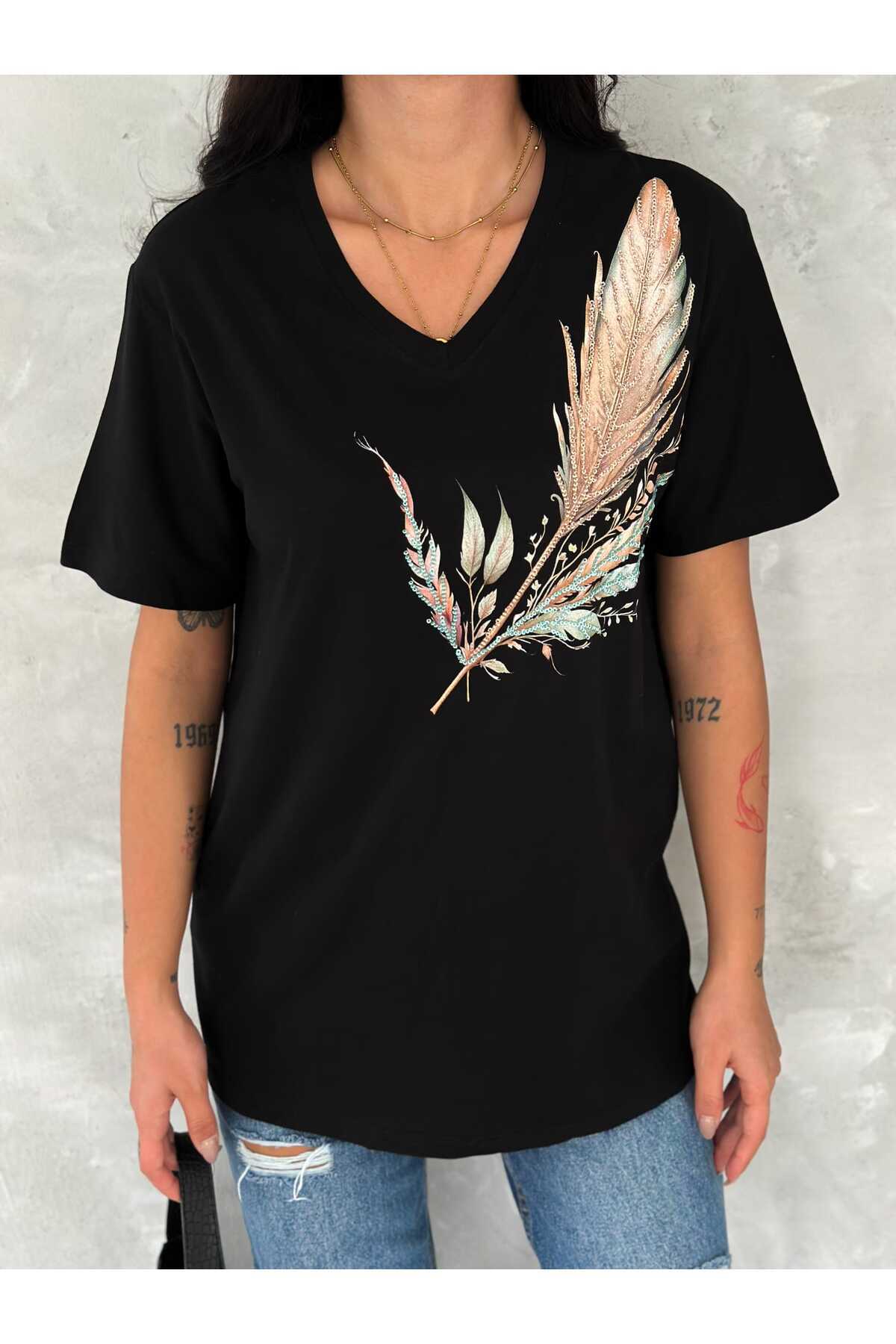 Olivia Women's Plus Size Embellished V-Neck T-Shirt - Black Leaf Sequin