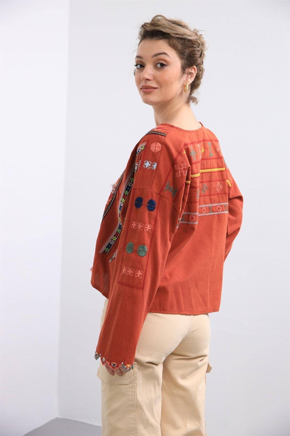 Beyaz Etnik Boho İşlemeli Bluz