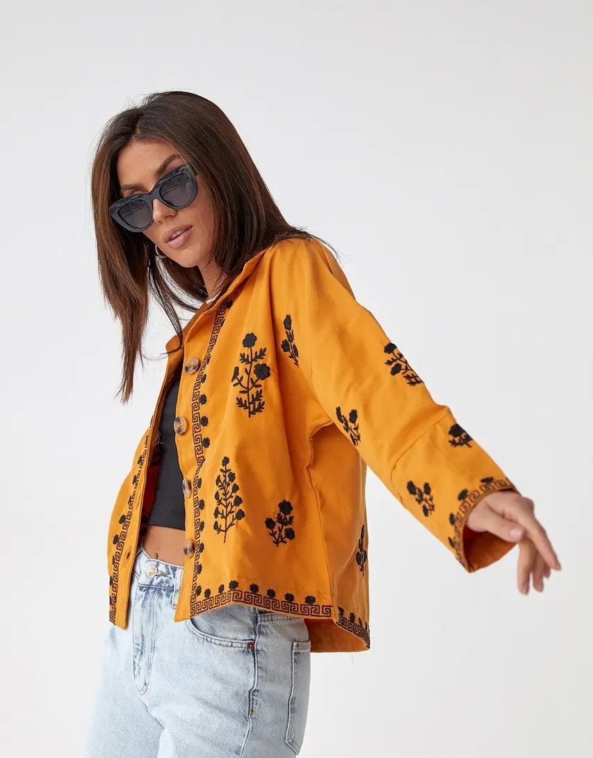 Beyaz İşlemeli Pamuk Ceket