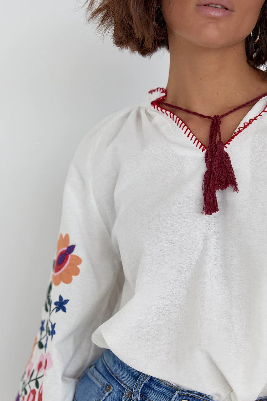 Blusa bordada floral colorida
