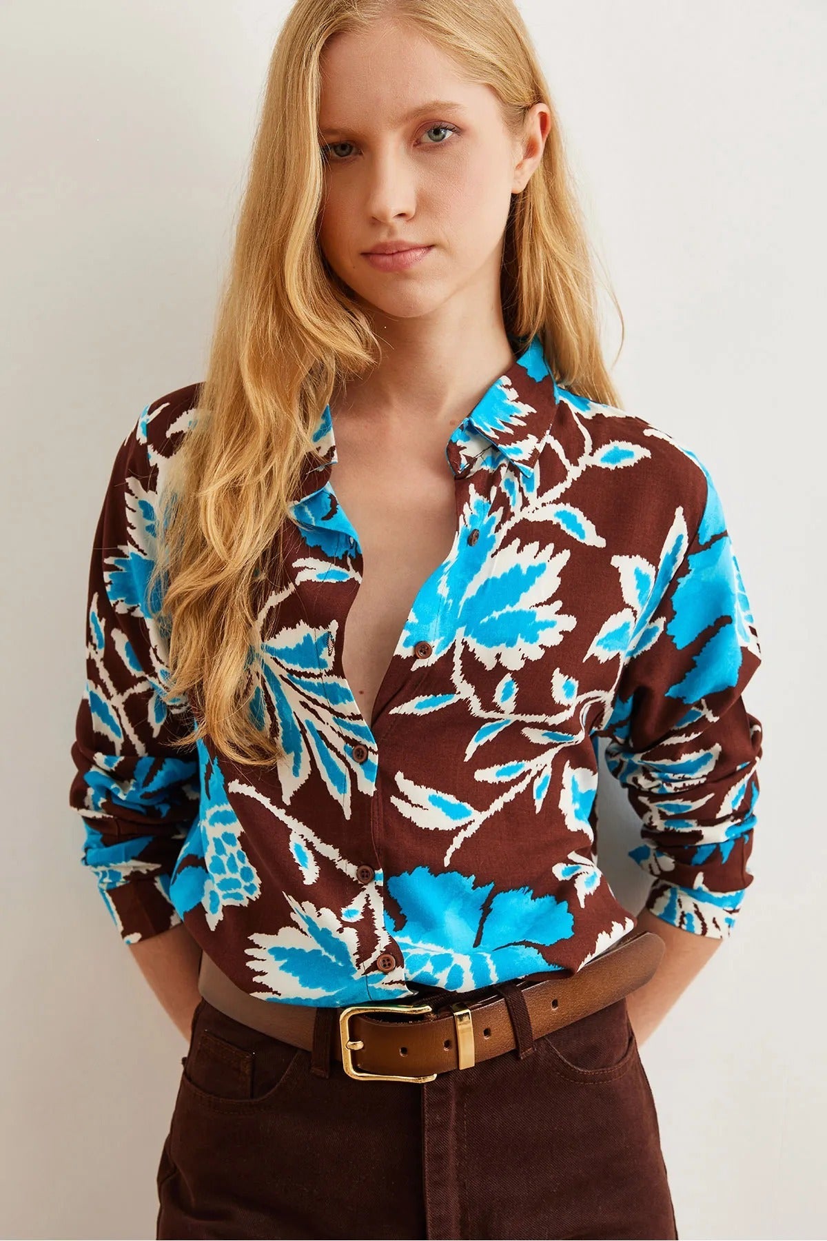 Camisa abotonada Sophia Blue de diseñador con estampado floral