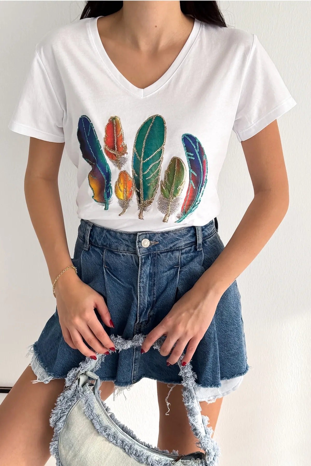 Tilda Renkli Tüylü Payetli Pamuklu Tişört - Beyaz