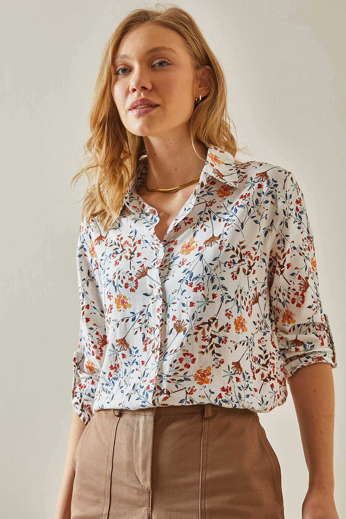 Camisa con botones y estampado floral naranja Sophia