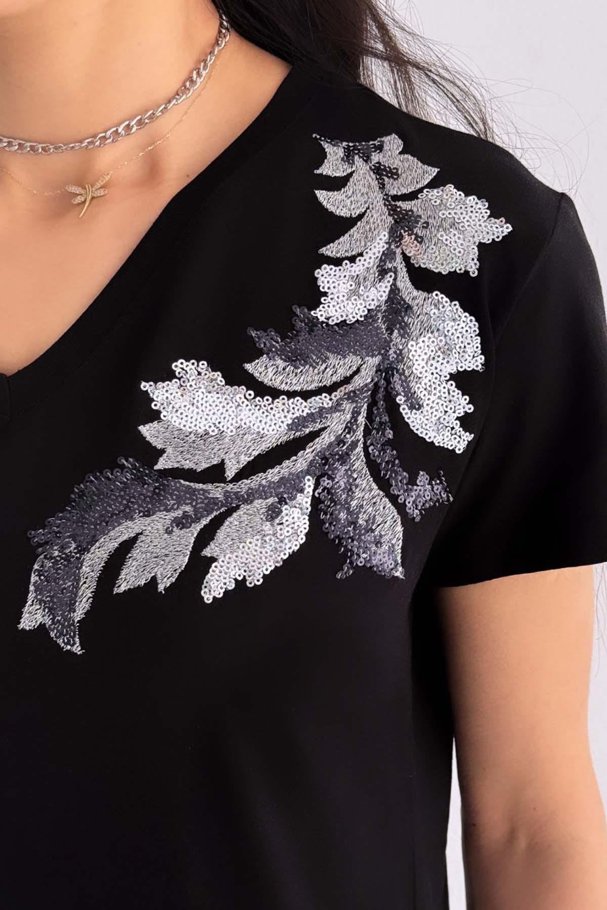 Tilda Siyah V Yaka Tişört, Gümüş Pul İşlemeli Yaprak Desenli