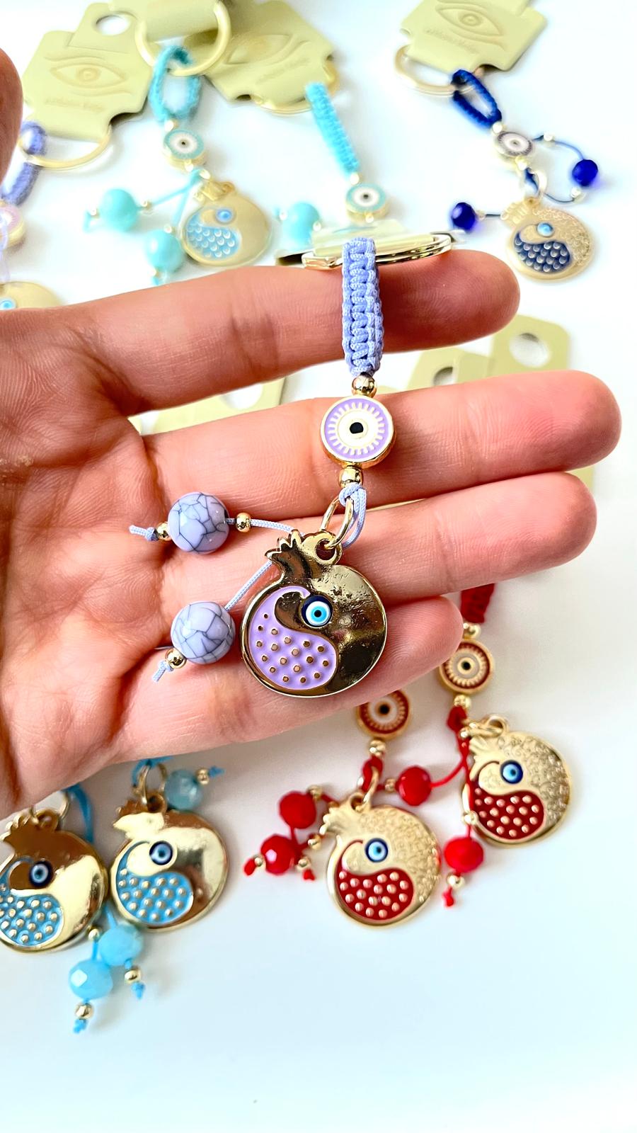 Llavero Abundancia de Lavanda y Granada con Diseño de Ojo Turco Dorado