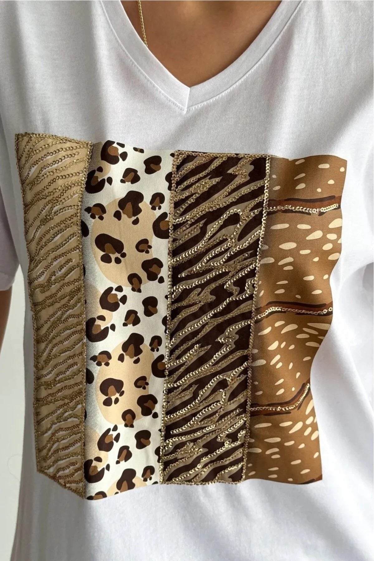 Tilda Leopar Desenli Payetli Tişört - Beyaz 