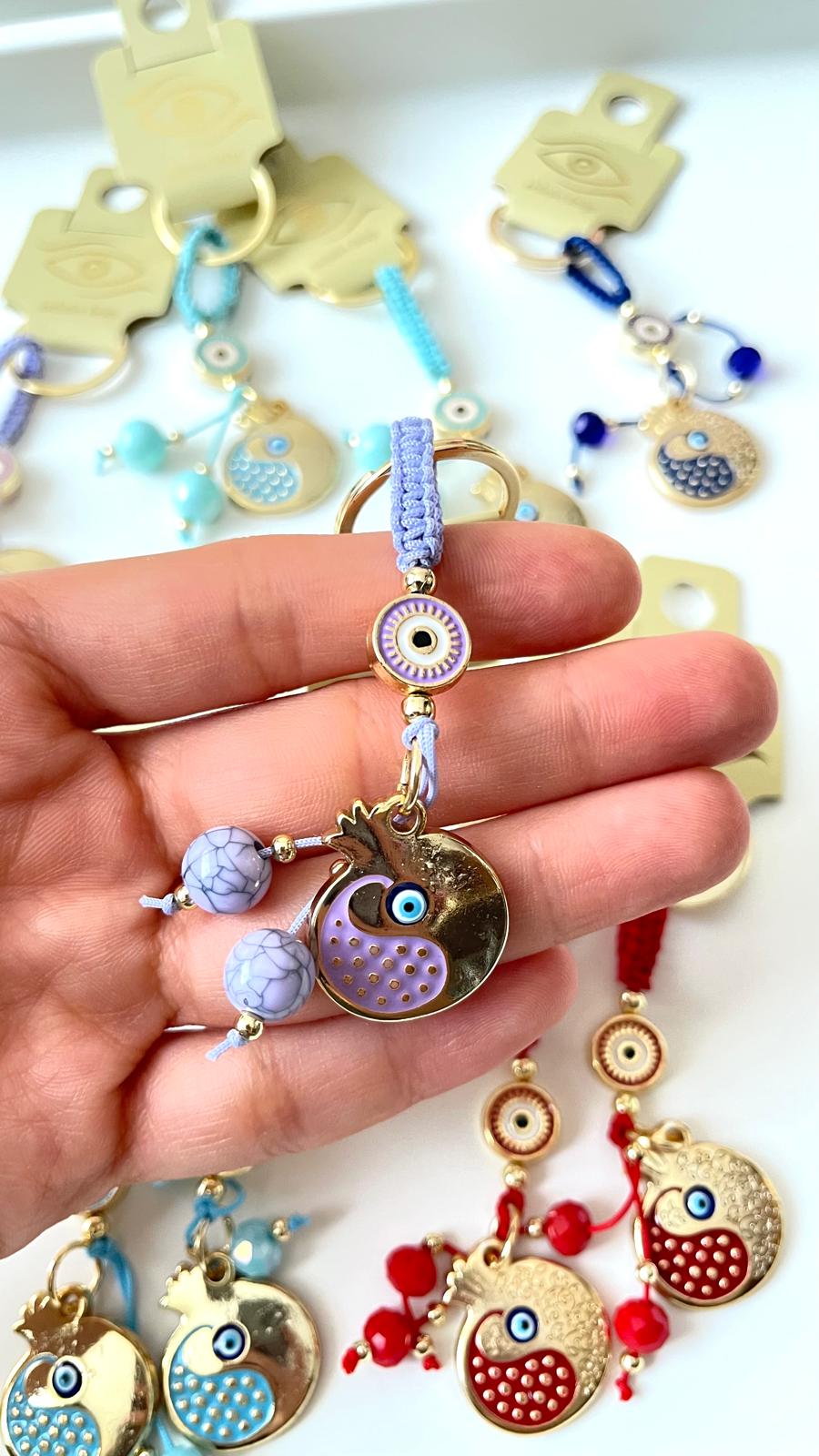 Llavero Abundancia de Lavanda y Granada con Diseño de Ojo Turco Dorado