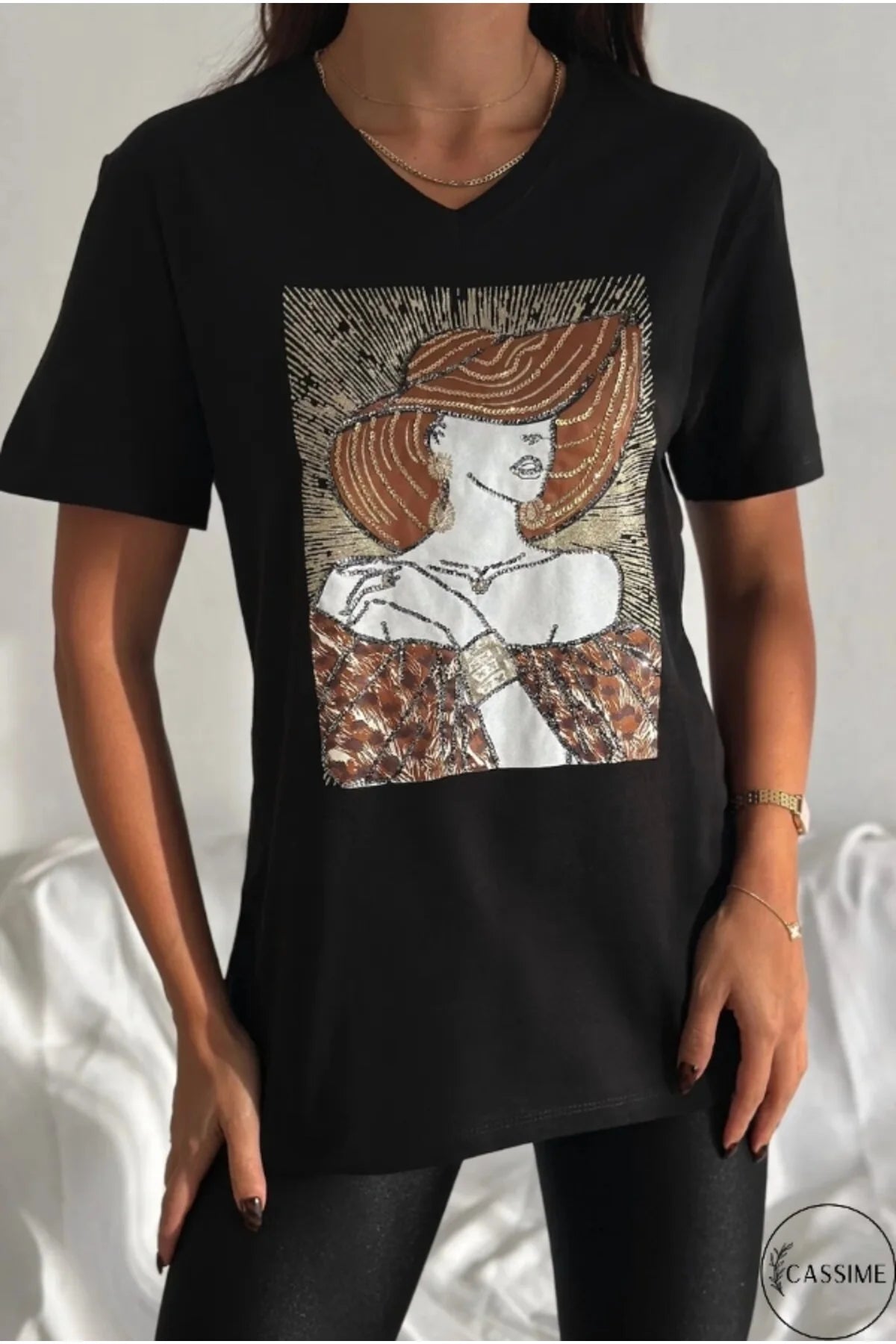 Camiseta de algodón Tilda, figura de mujer negra con sombrero