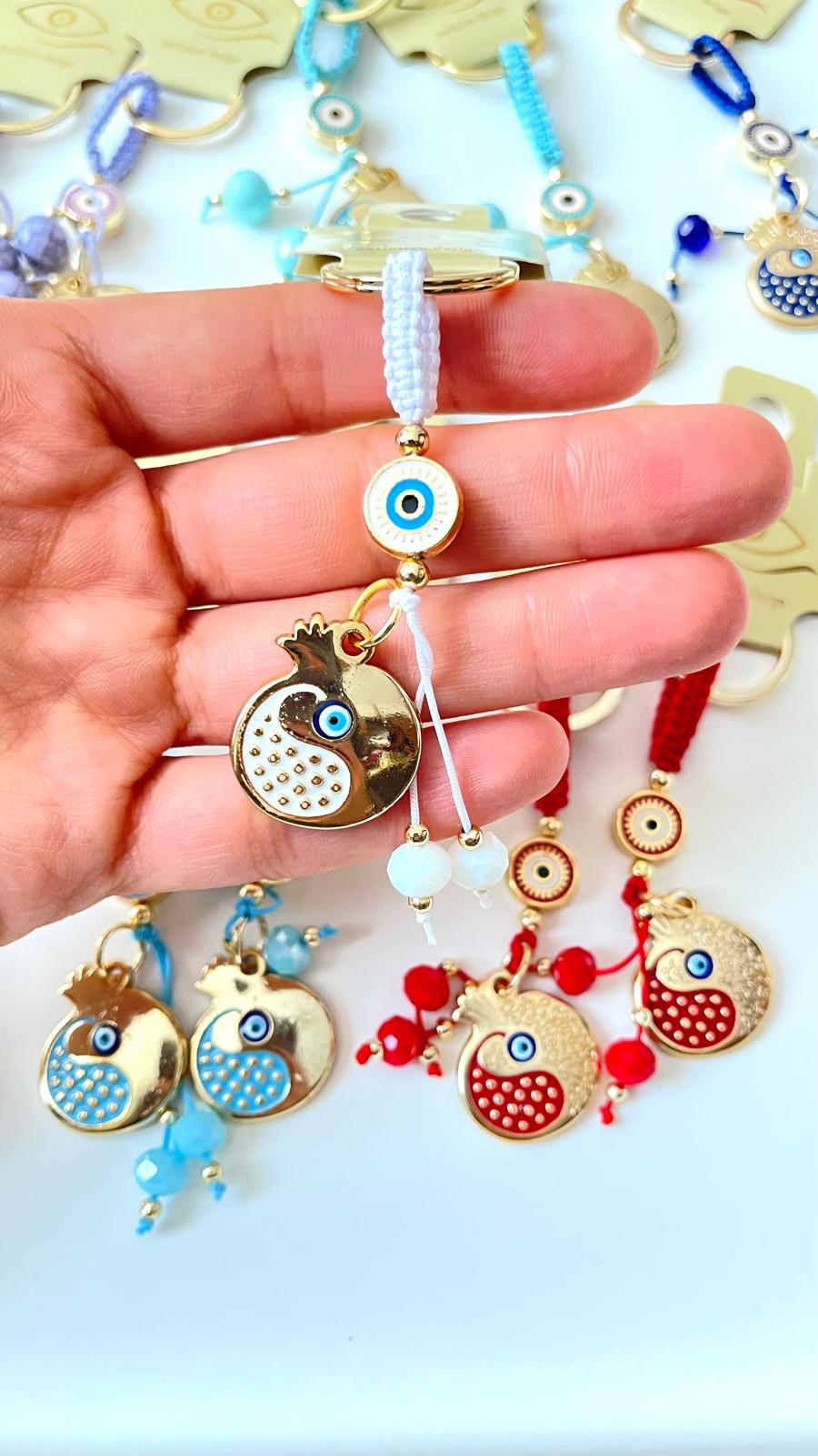 Llavero con diseño de abundancia de granada blanca y ojo turco dorado