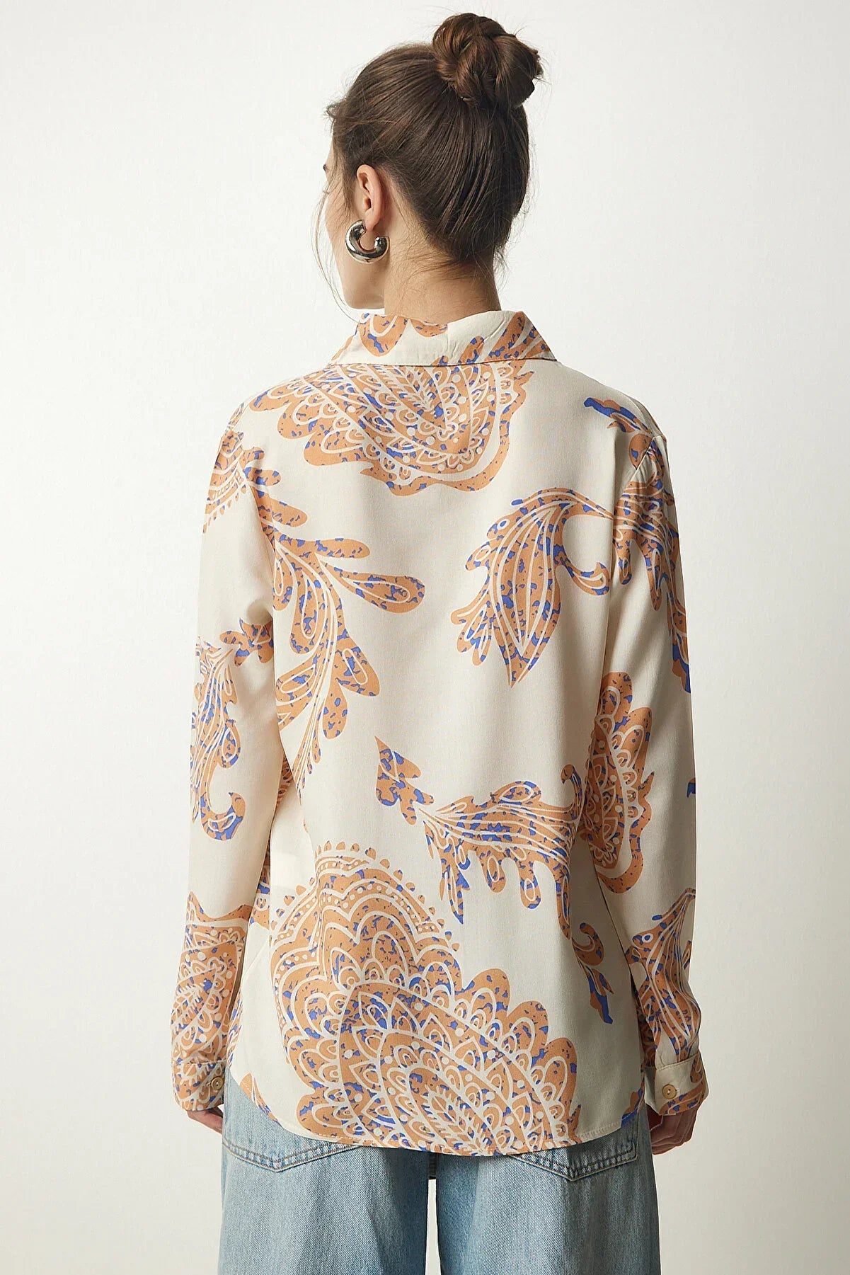 Yumuşak Turuncu Çiçek Desenli Düğmeli Gömlek