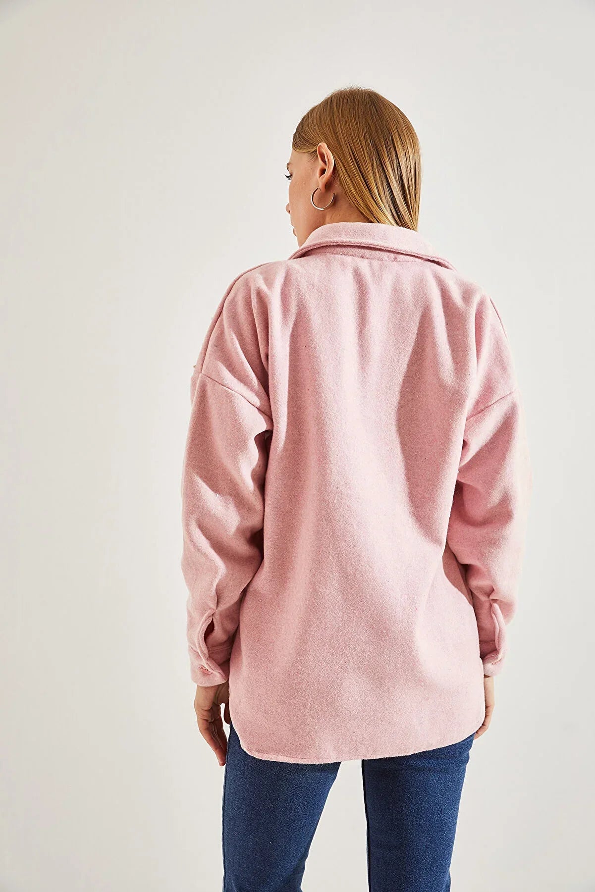 Chaqueta de tipo camisa bordada con margaritas de algodón de lavanda