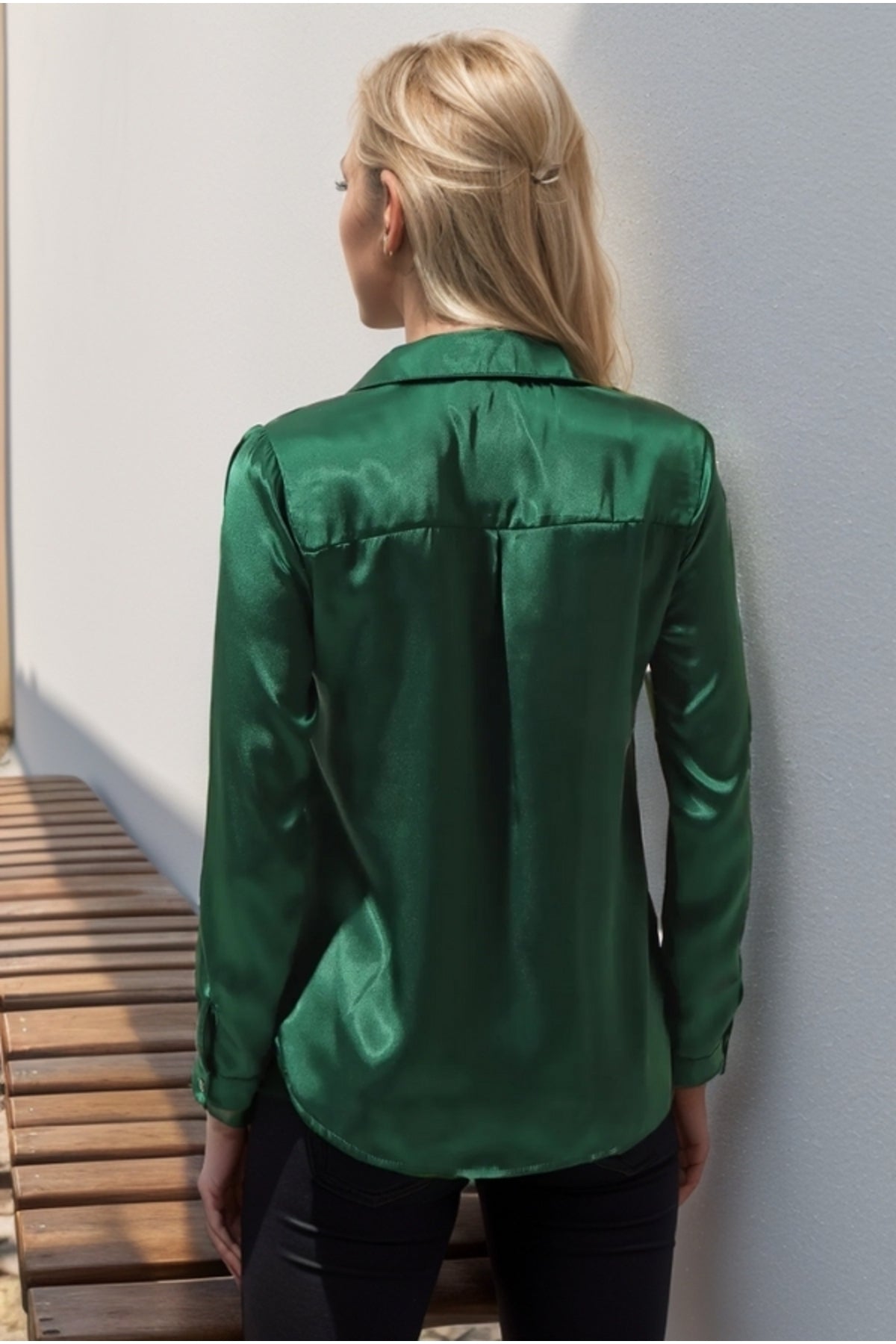 Rebecca Women's Classic Satin Button-Up Shirt - Emerald and Green