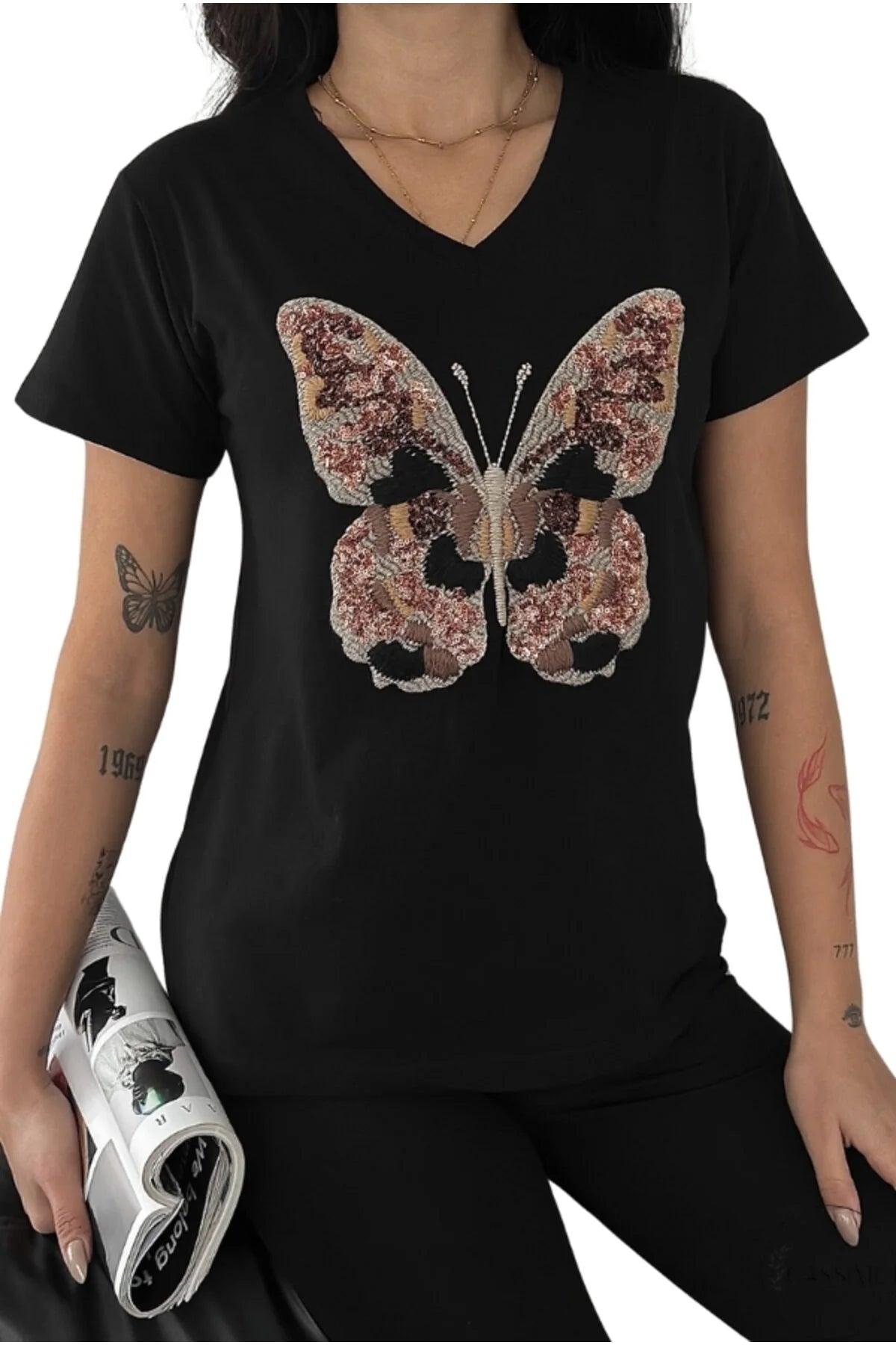 Camiseta de Algodón Tilda con Diseño de Mariposa Negra