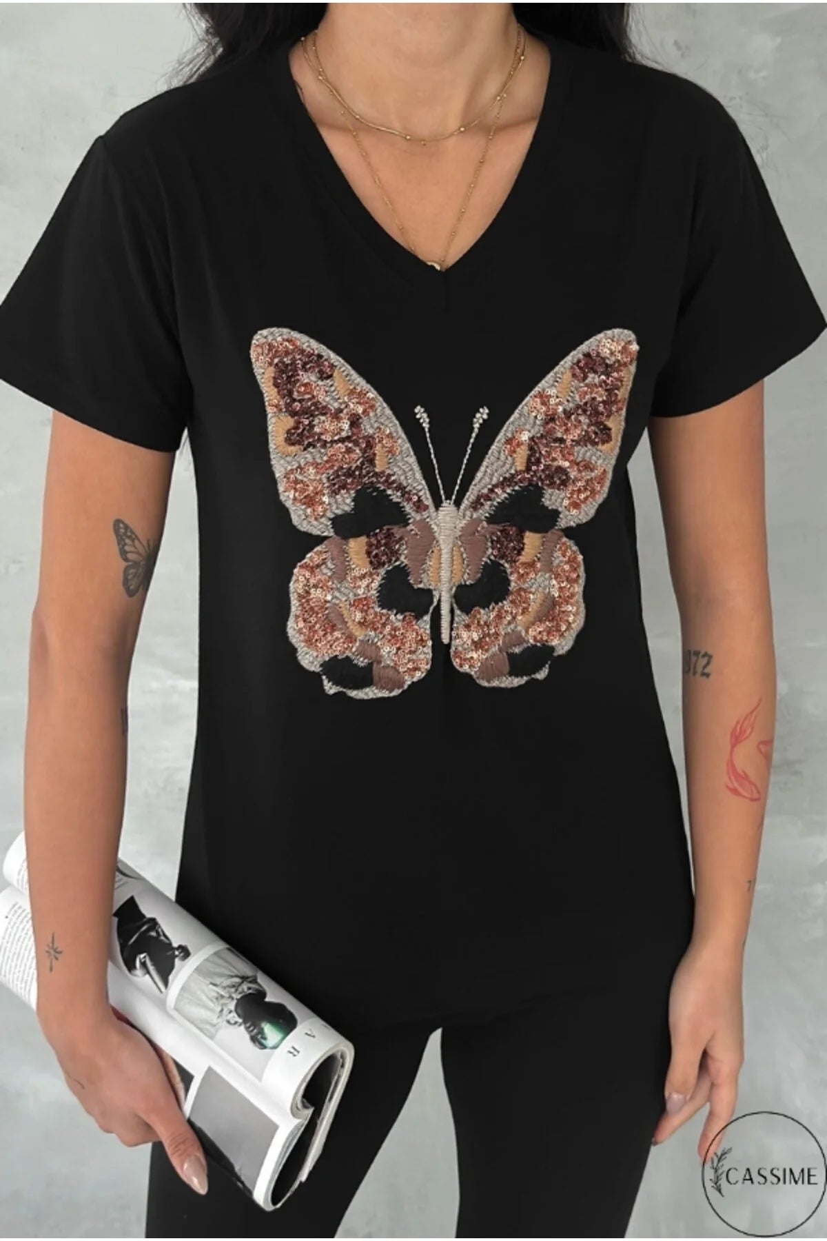 Camiseta de Algodón Tilda con Diseño de Mariposa Negra