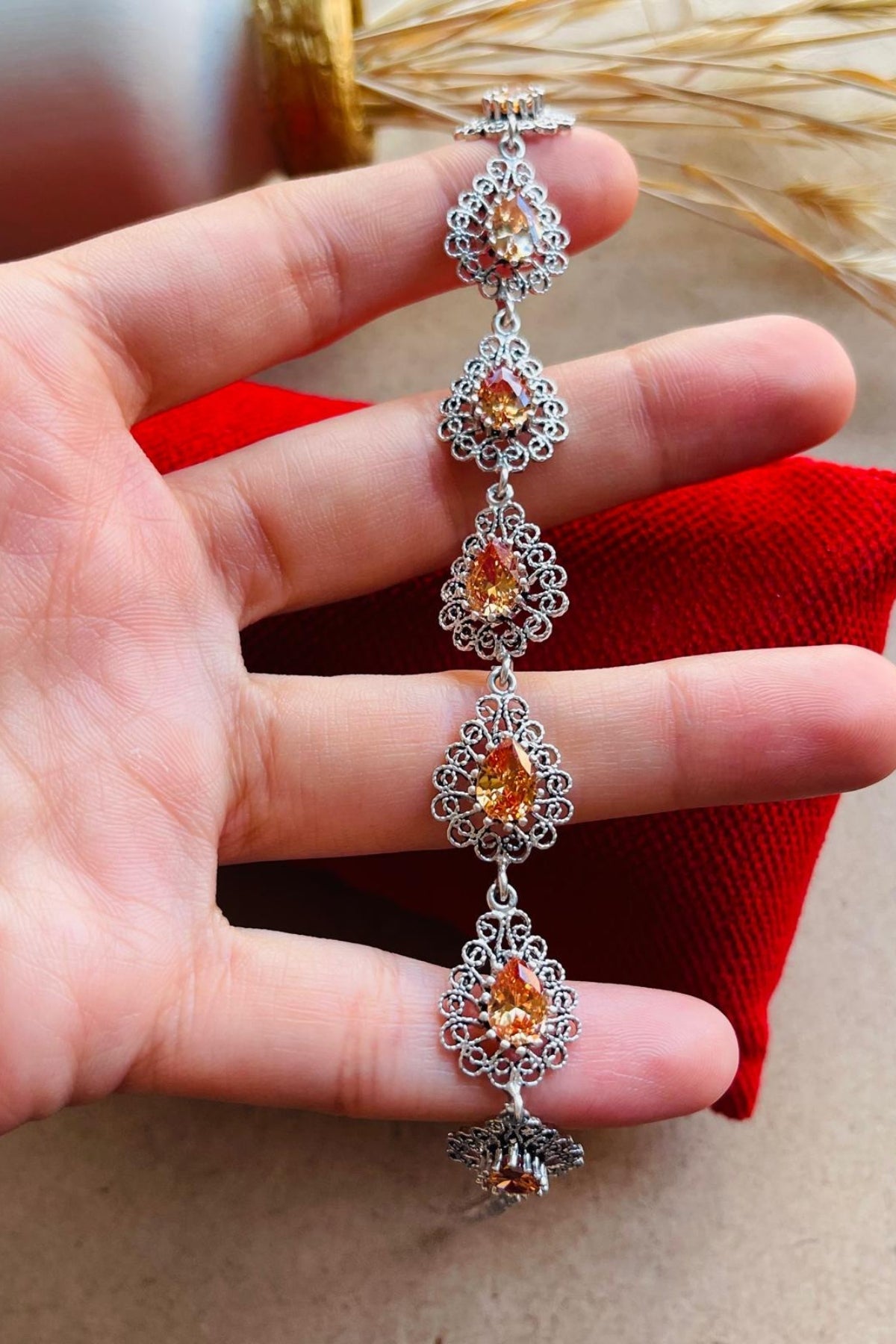 Ασημένιο βραχιόλι με φίλιγκραντ και κιτρίνη σε σχήμα πολύτιμου λίθου