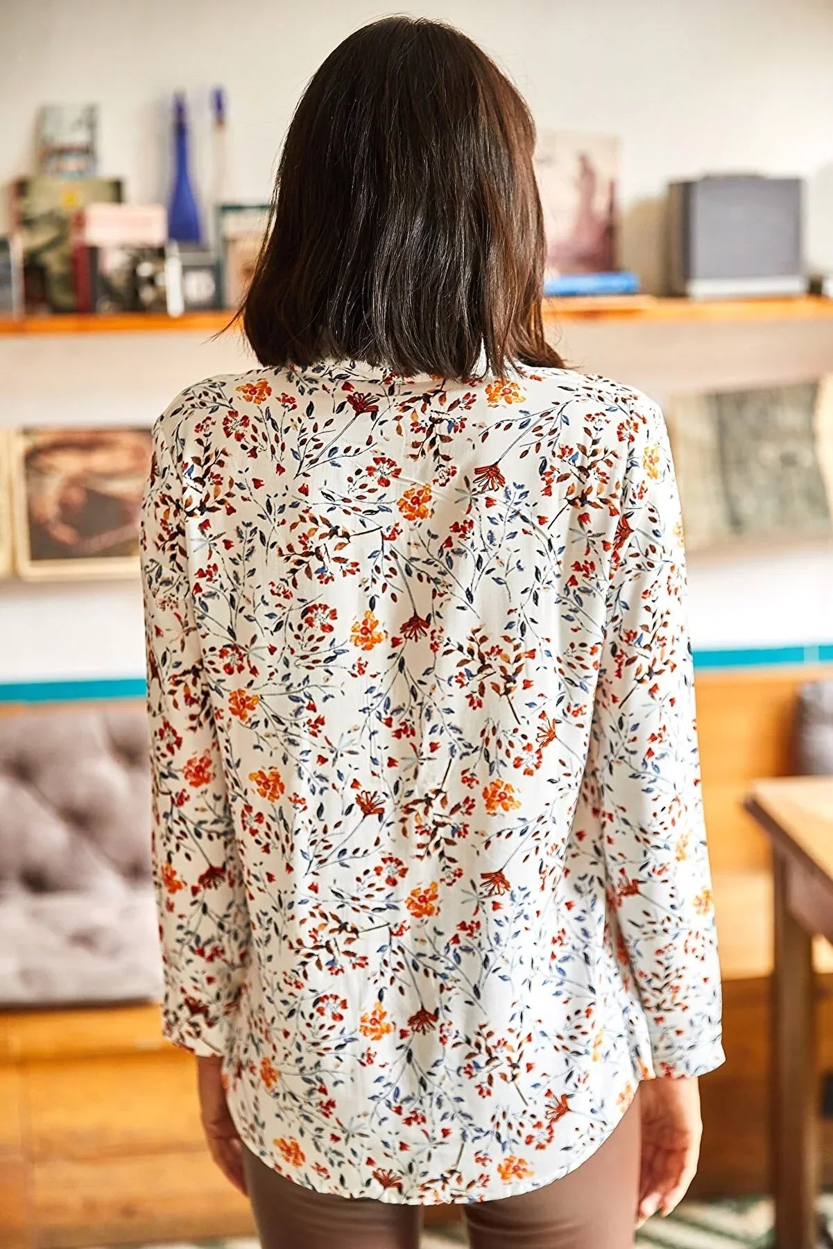 Camisa con botones y estampado floral naranja Sophia