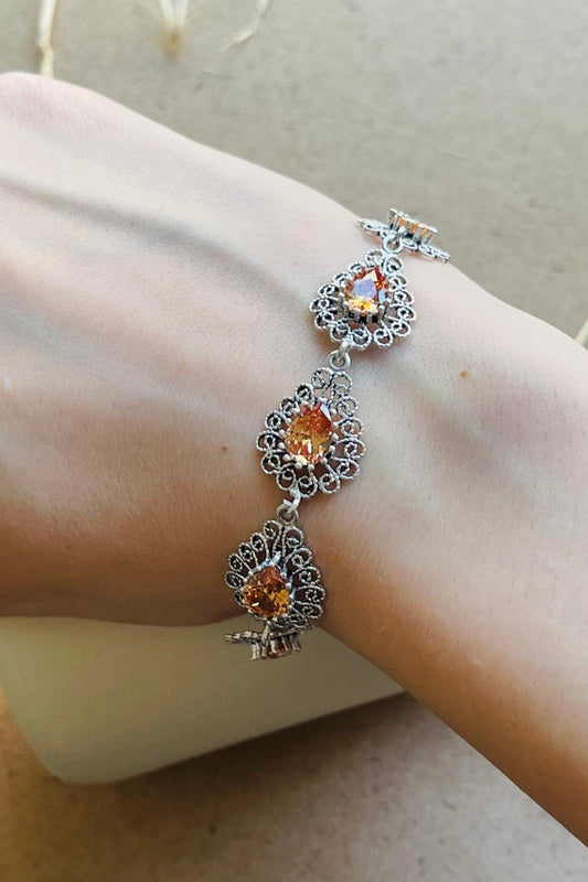Ασημένιο βραχιόλι με φίλιγκραντ και κιτρίνη σε σχήμα πολύτιμου λίθου
