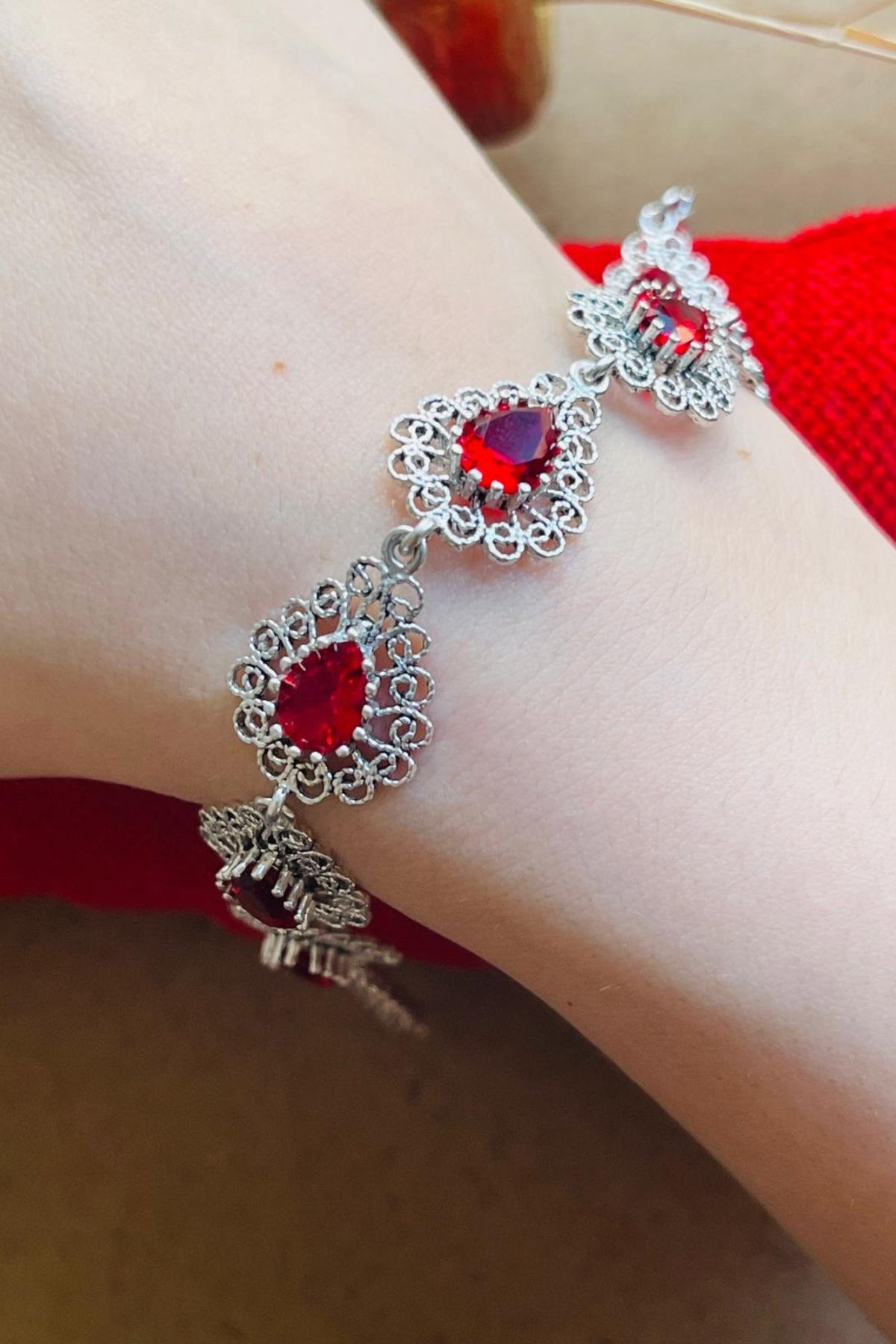 Ασημένιο βραχιόλι Filigree Art Ruby Gemstone Link με κρίκους από ρουμπίνι και ασήμι 925