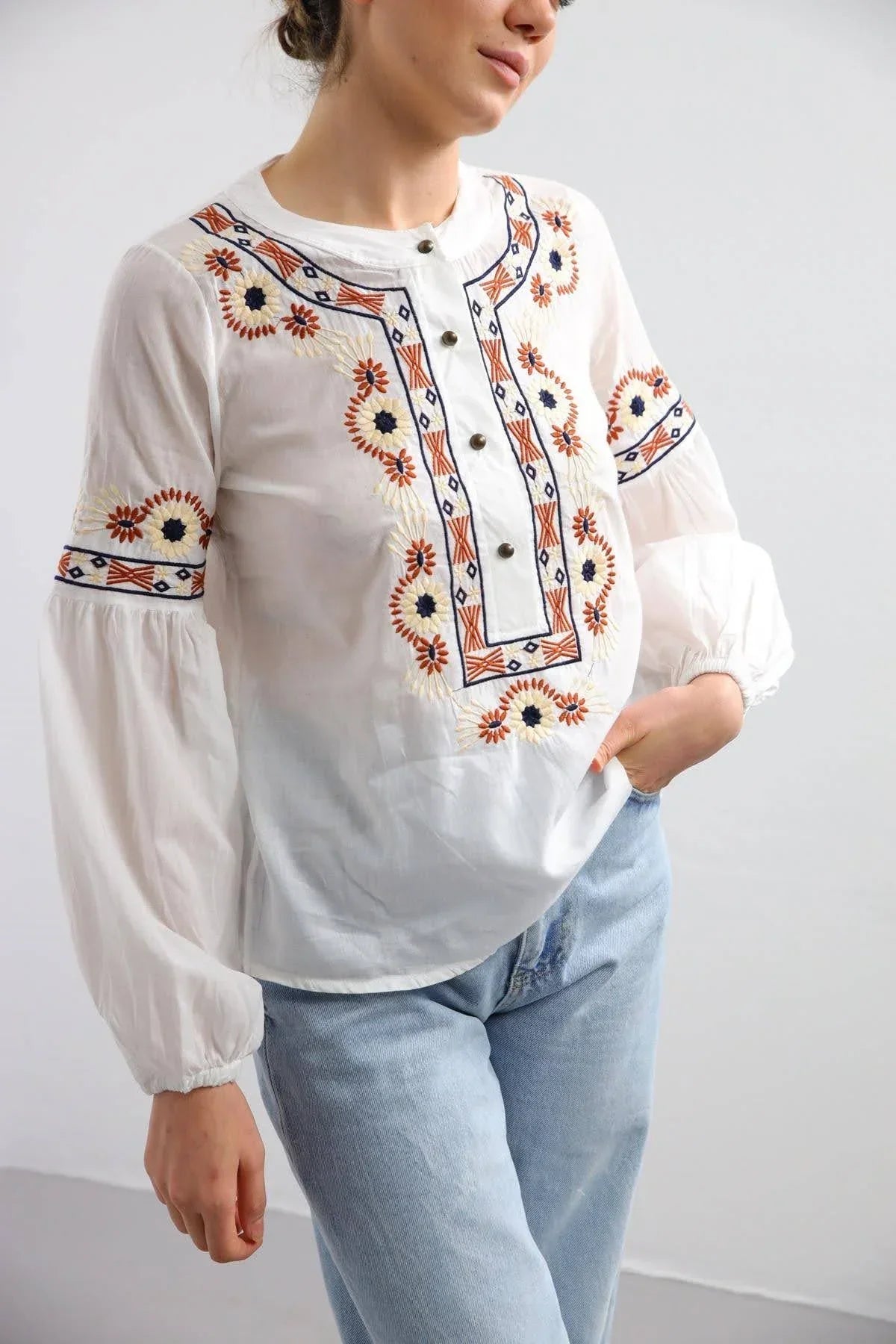 Μπλούζα από βαμβάκι με κέντημα σε έθνικ ρουστίκ στυλ