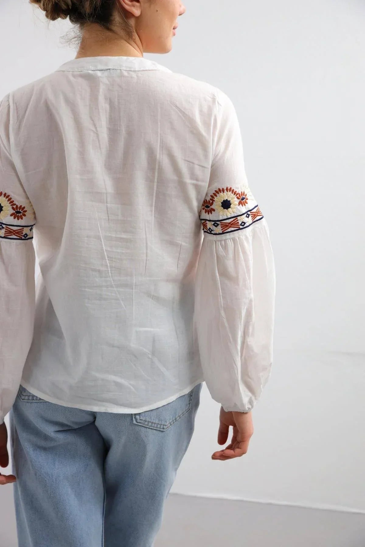 Μπλούζα από βαμβάκι με κέντημα σε έθνικ ρουστίκ στυλ