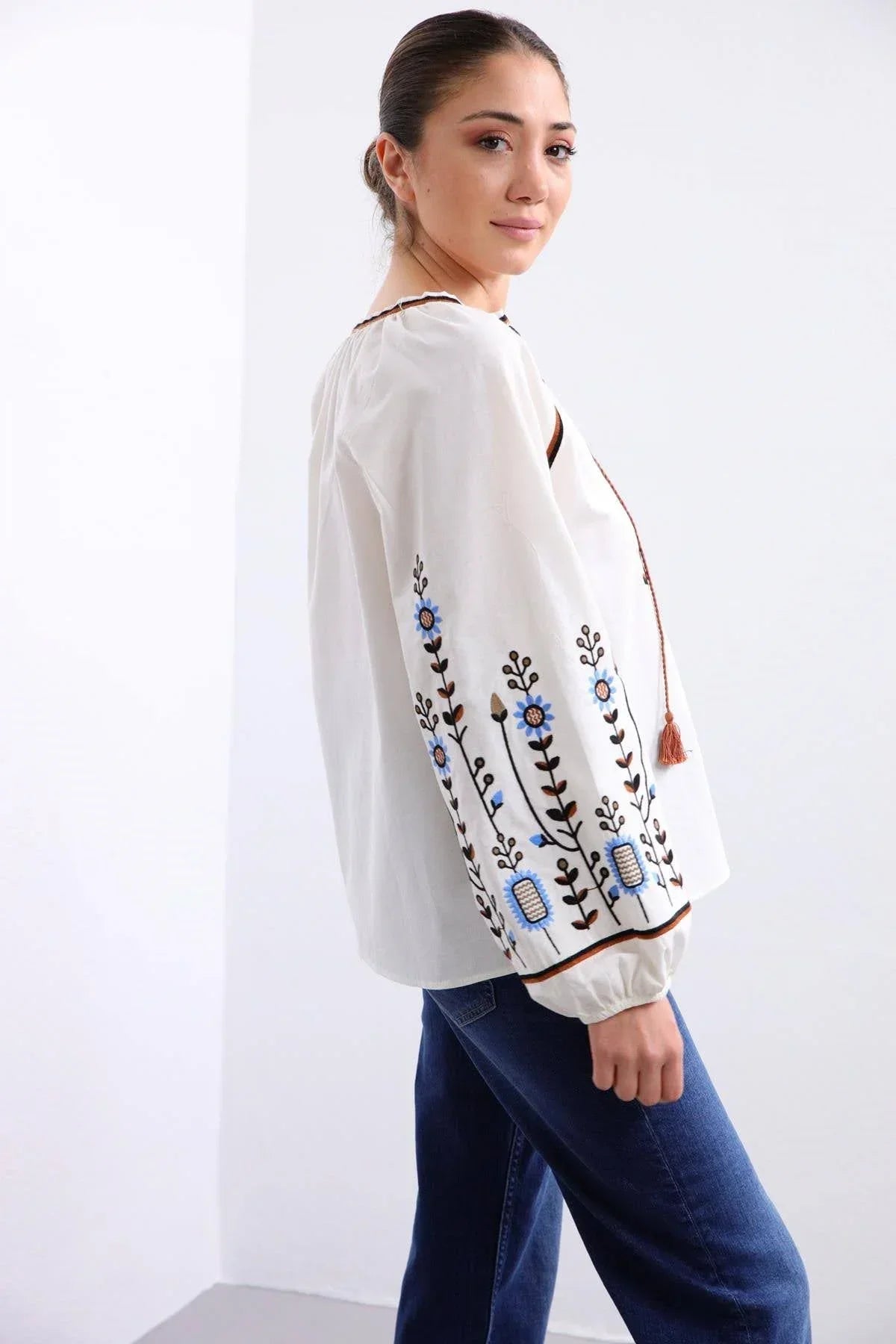 Blusa Tradicional de Algodón Bordado