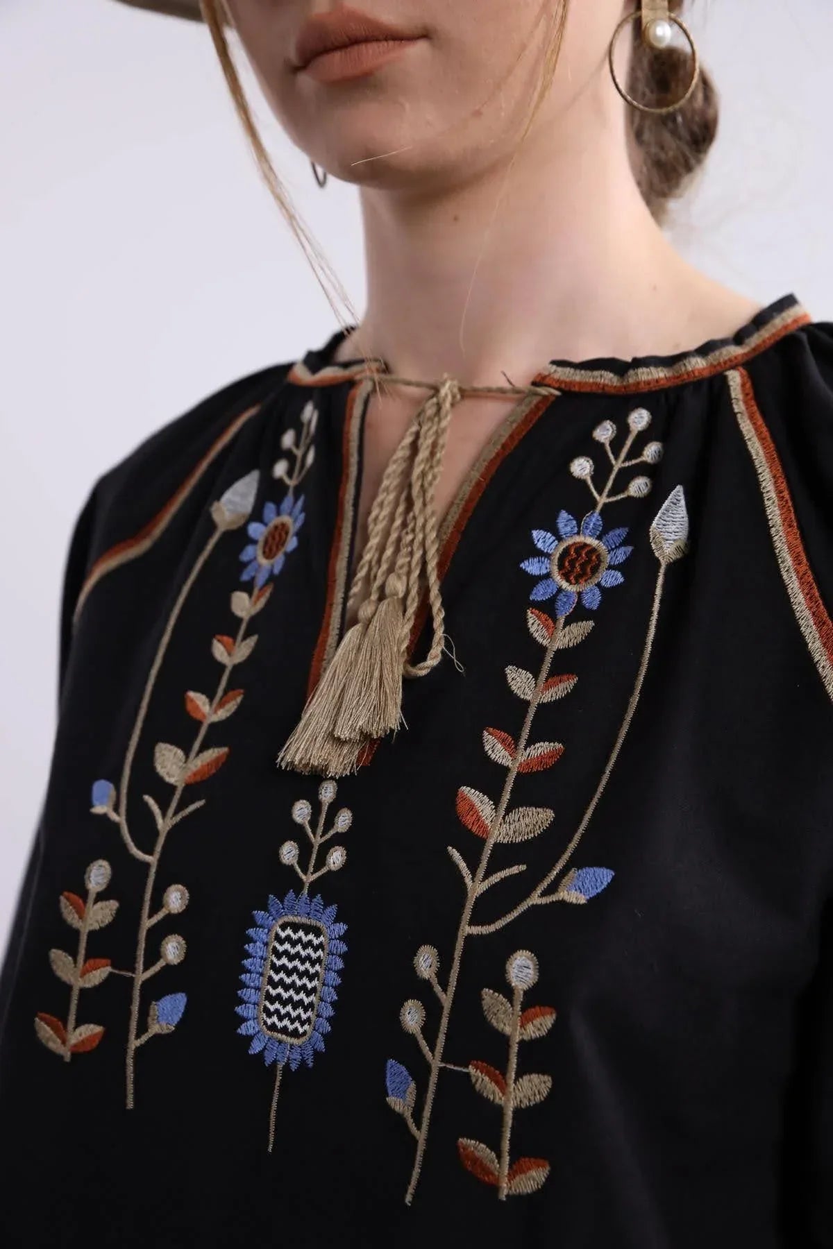Blusa Tradicional de Algodón Bordado