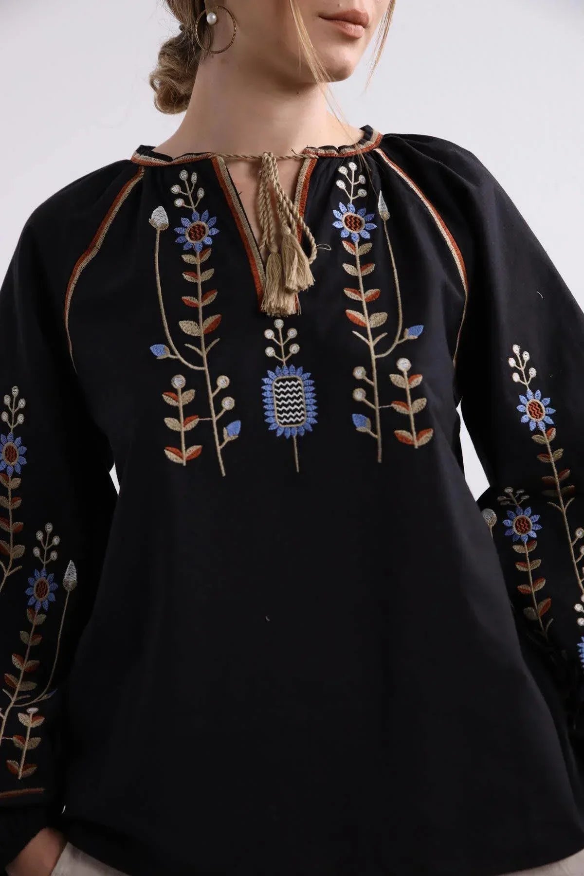 Blusa Tradicional de Algodón Bordado