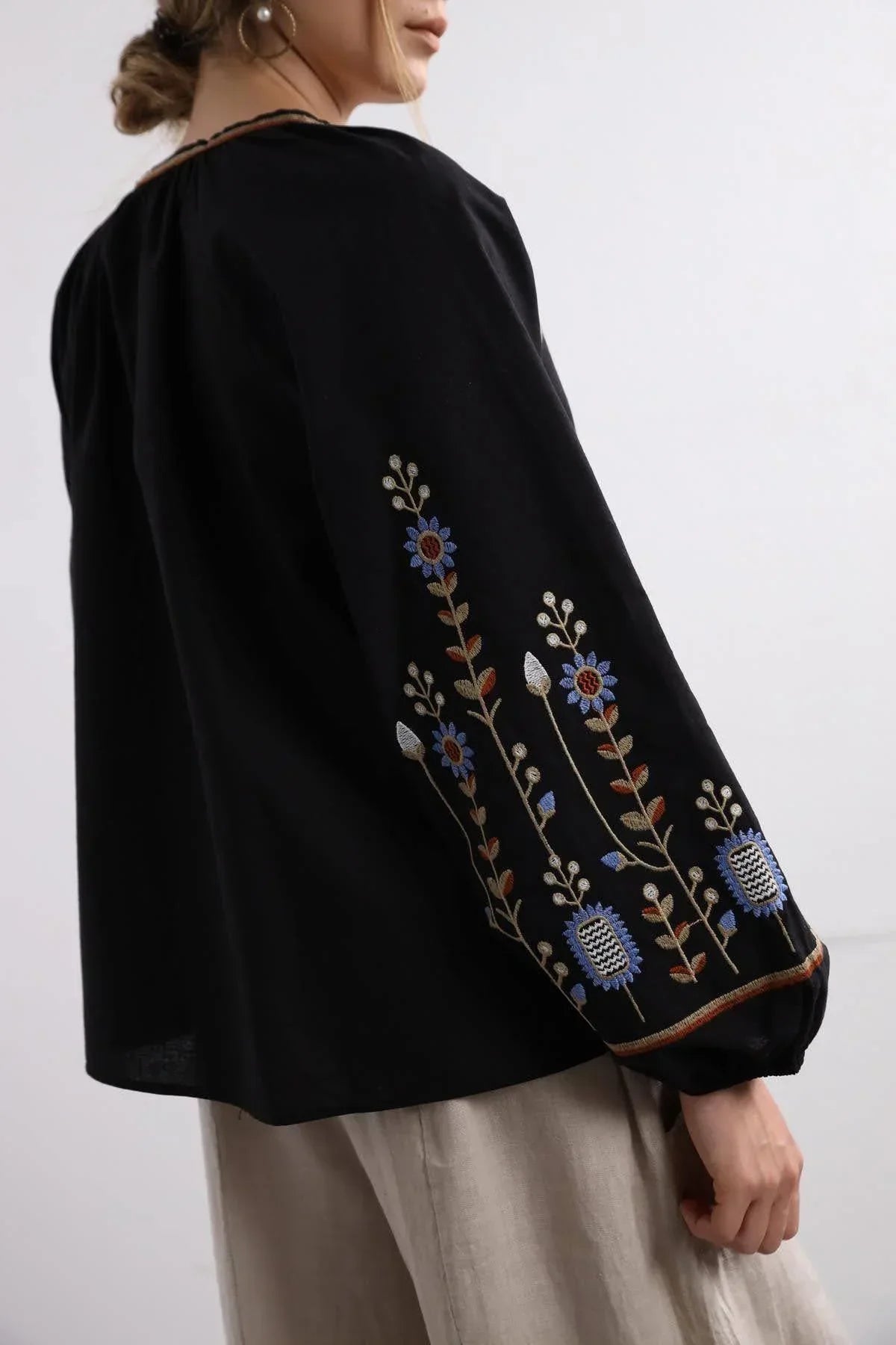 Blusa Tradicional de Algodón Bordado