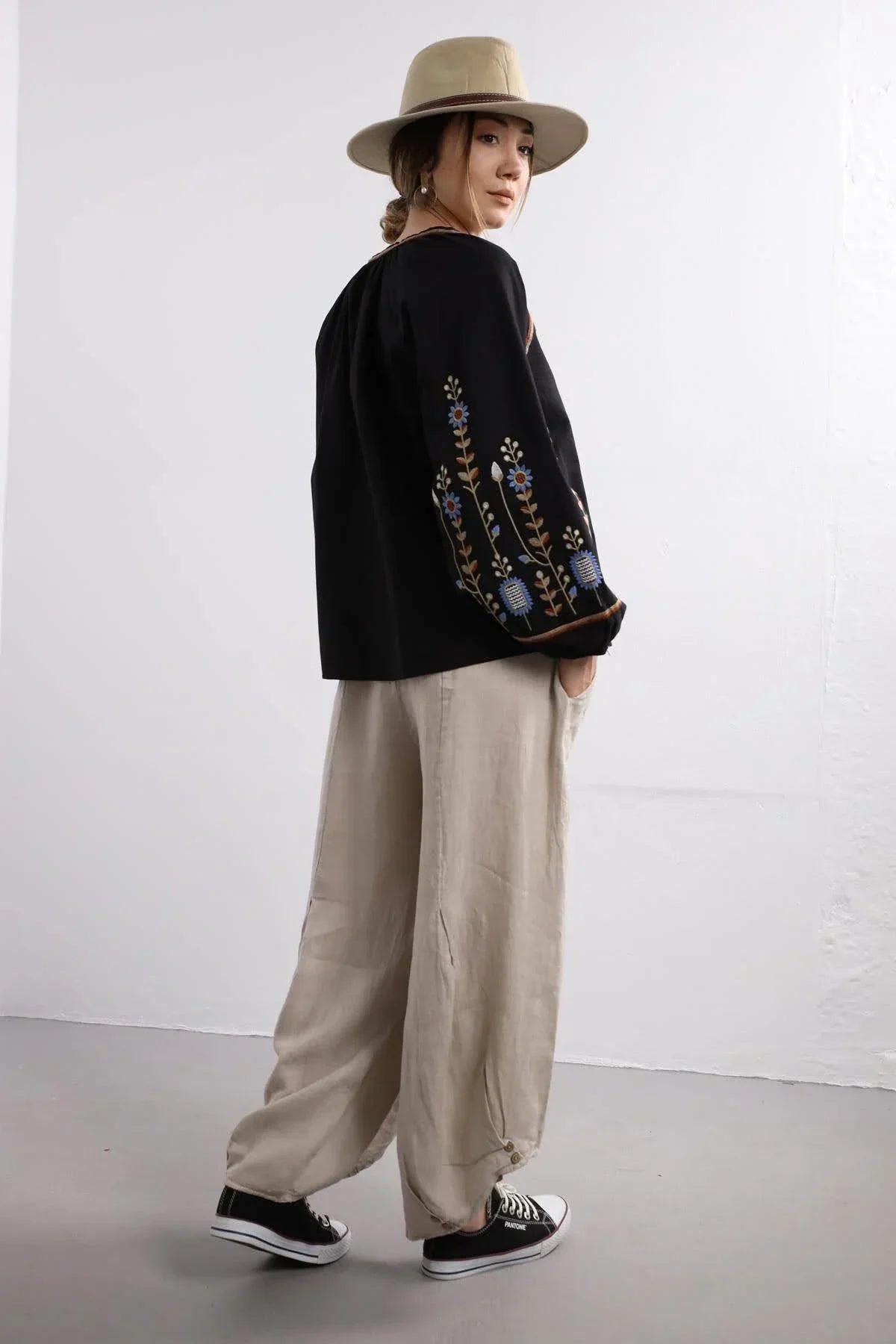 Blusa Tradicional de Algodón Bordado