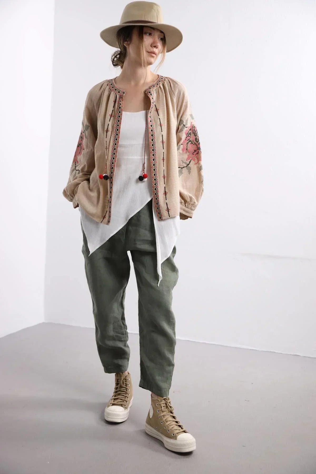 Gül İşlemeli Vyshyvanka Hafif Ceket