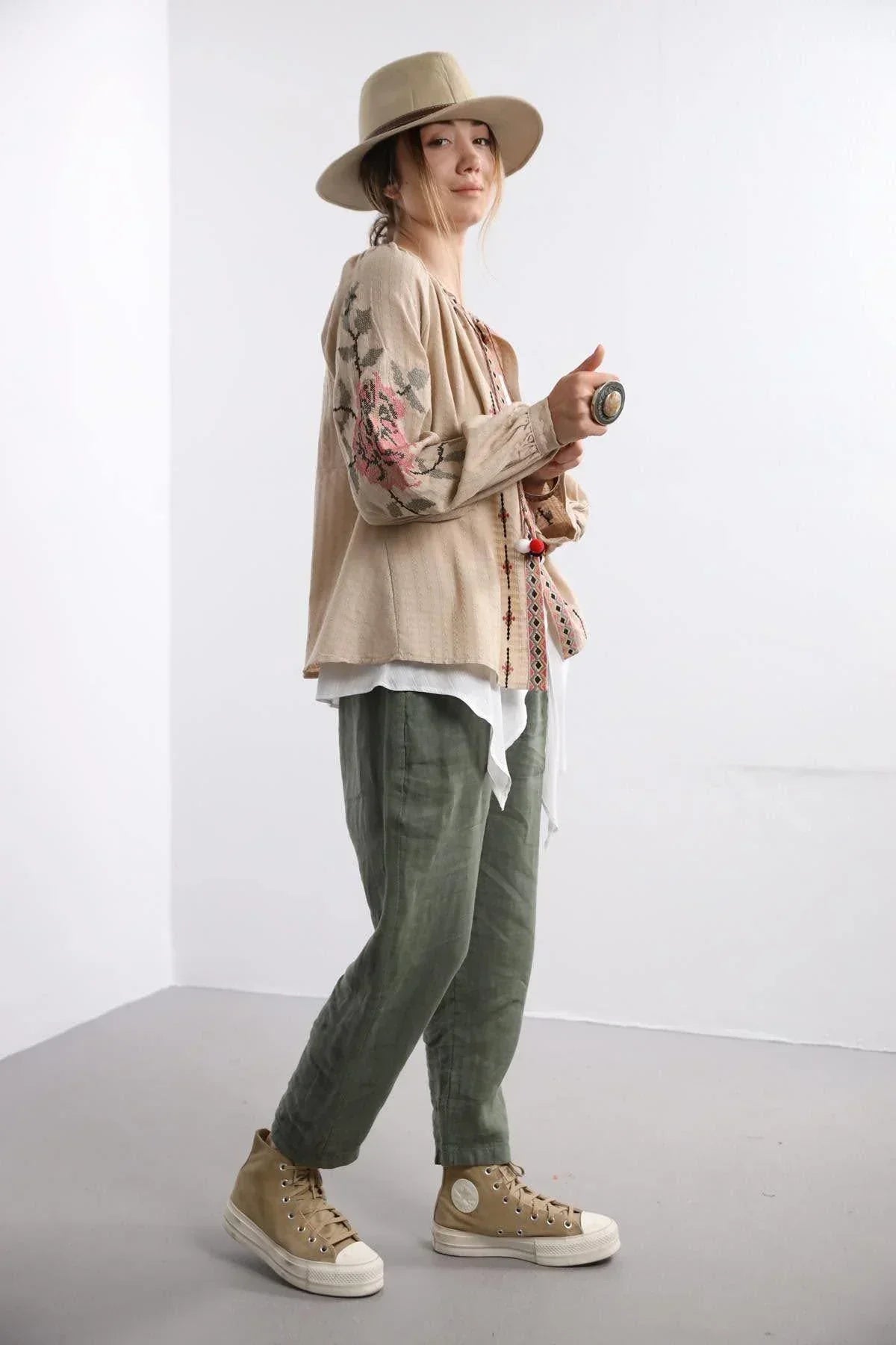 Gül İşlemeli Vyshyvanka Hafif Ceket