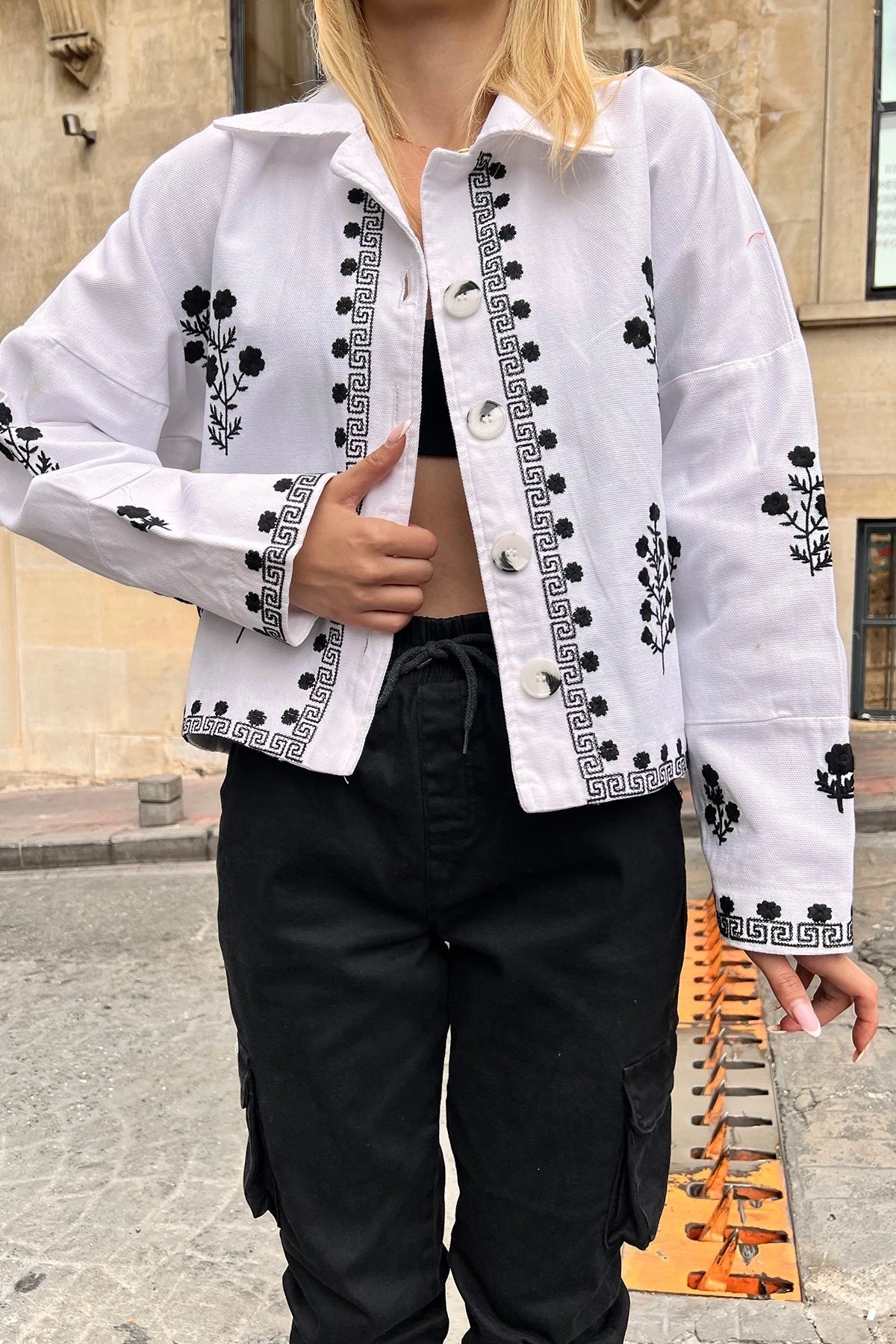 Beyaz İşlemeli Pamuk Ceket