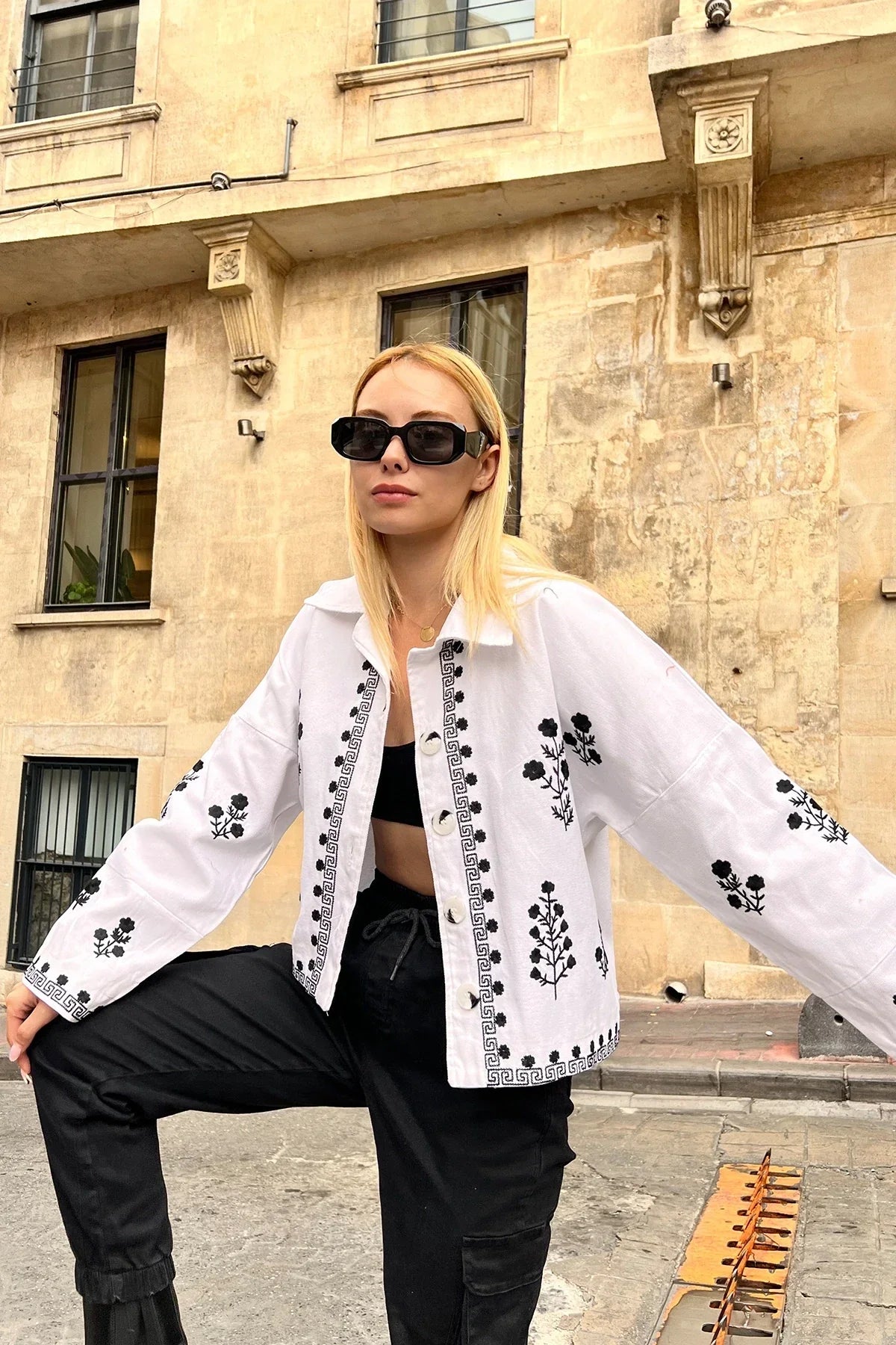 Beyaz İşlemeli Pamuk Ceket