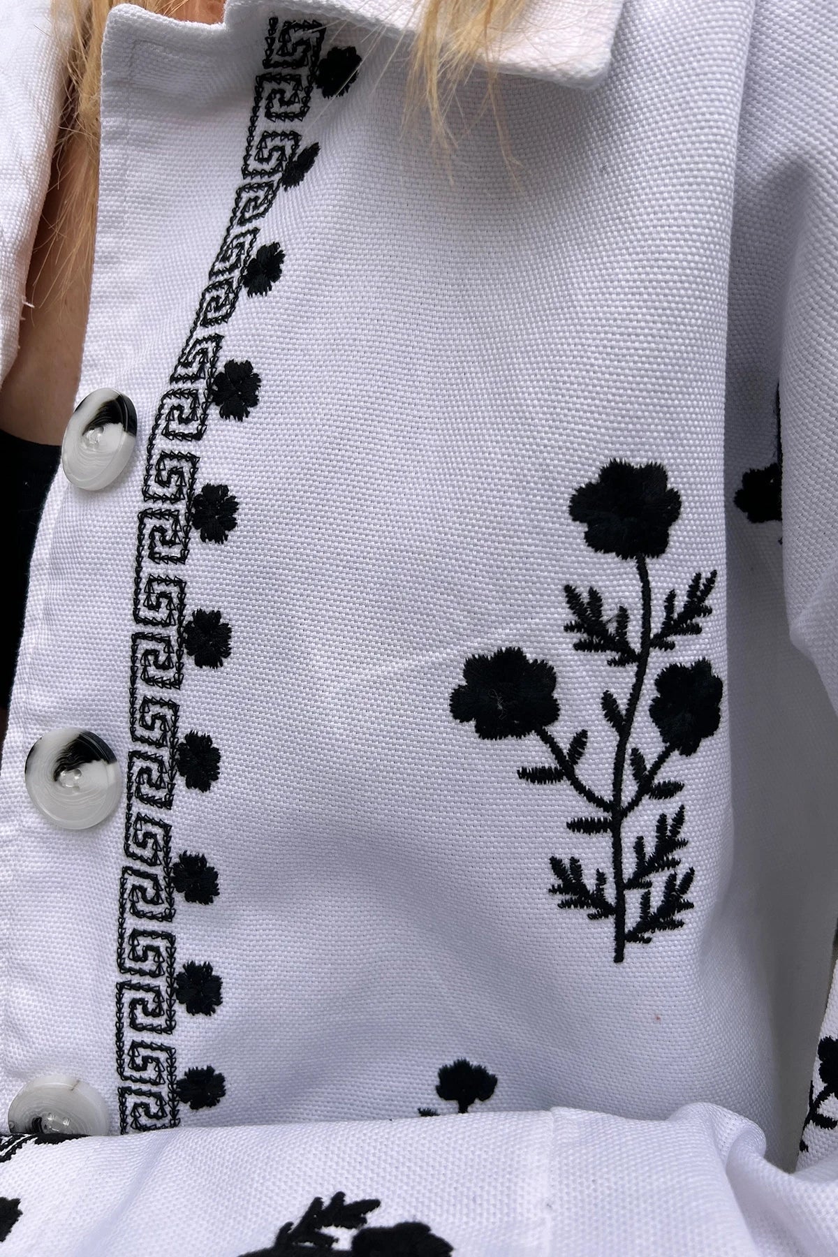 Beyaz İşlemeli Pamuk Ceket