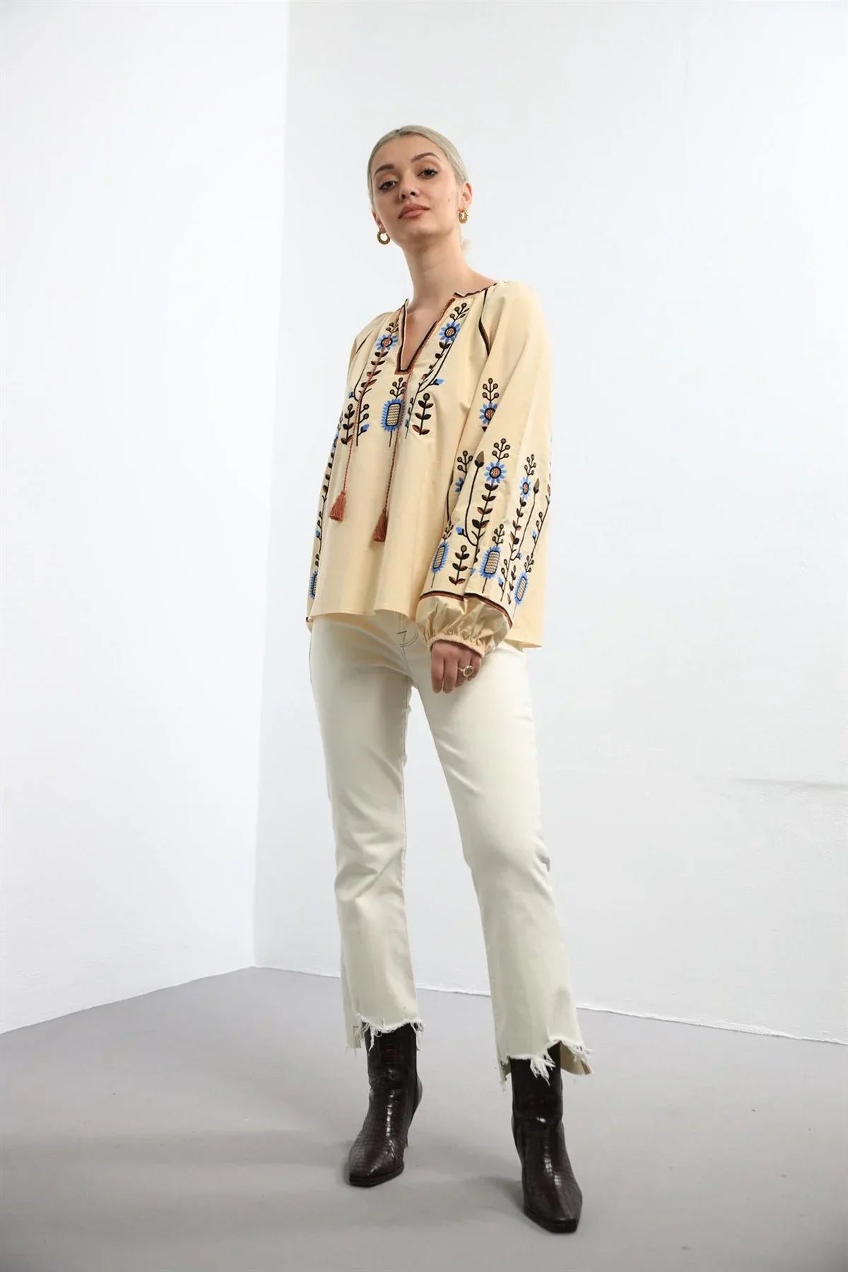 Blusa Tradicional de Algodón Bordado