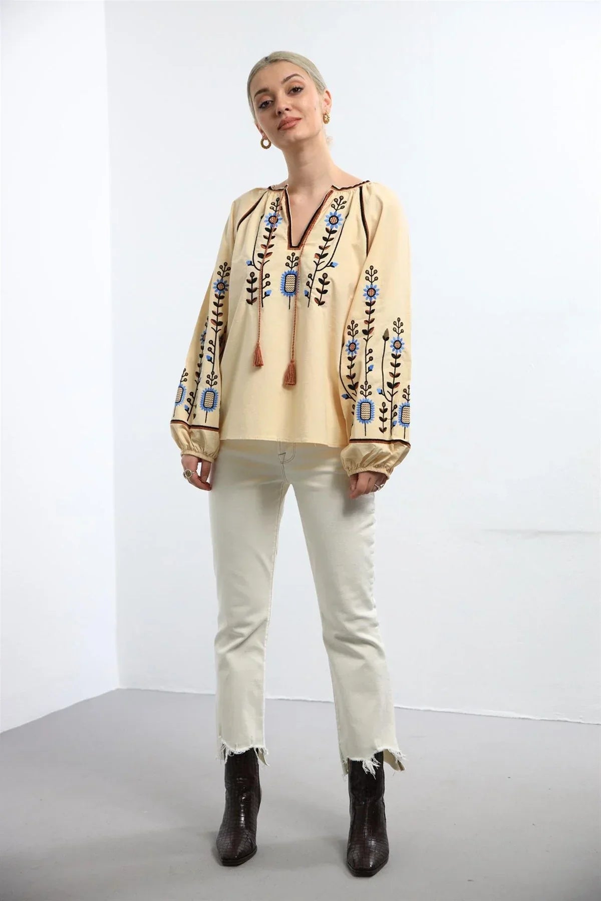 Blusa Tradicional de Algodón Bordado