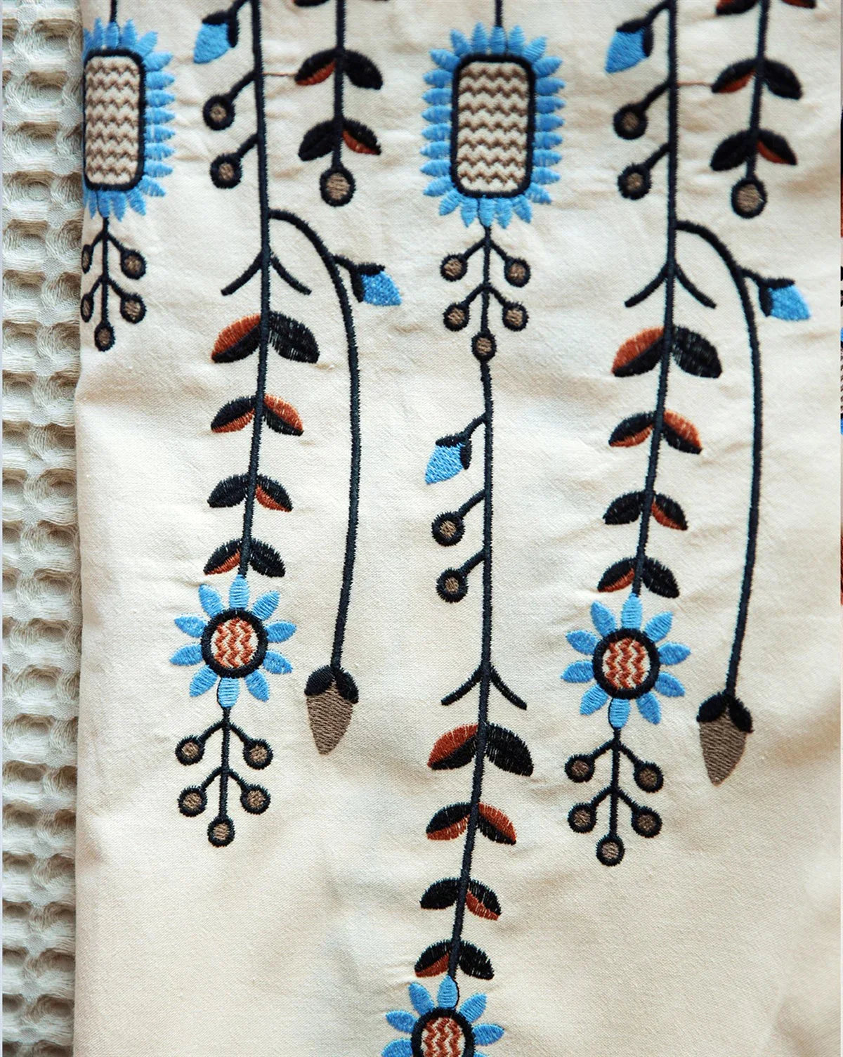 Blusa Tradicional de Algodón Bordado