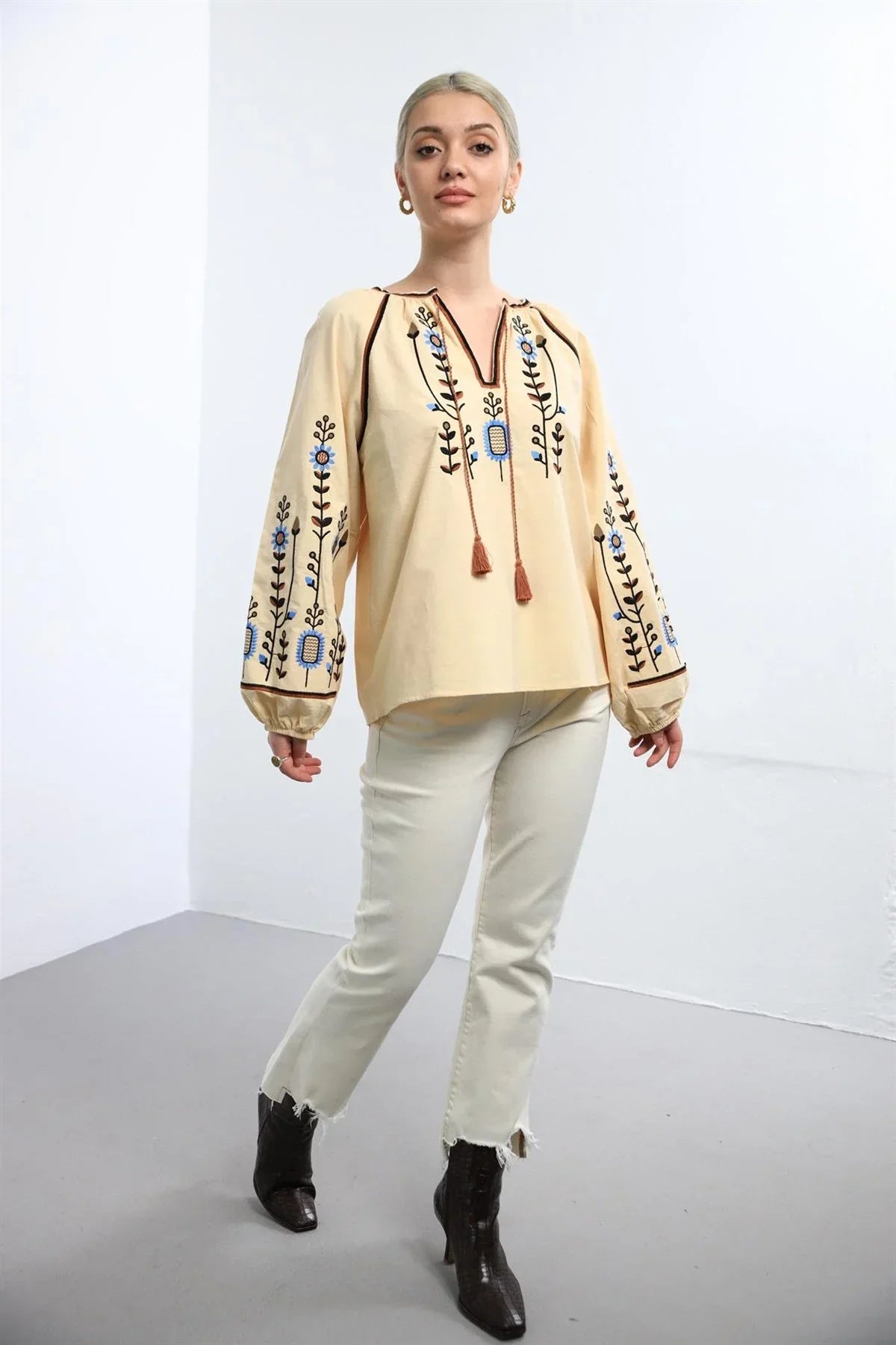 Blusa Tradicional de Algodón Bordado