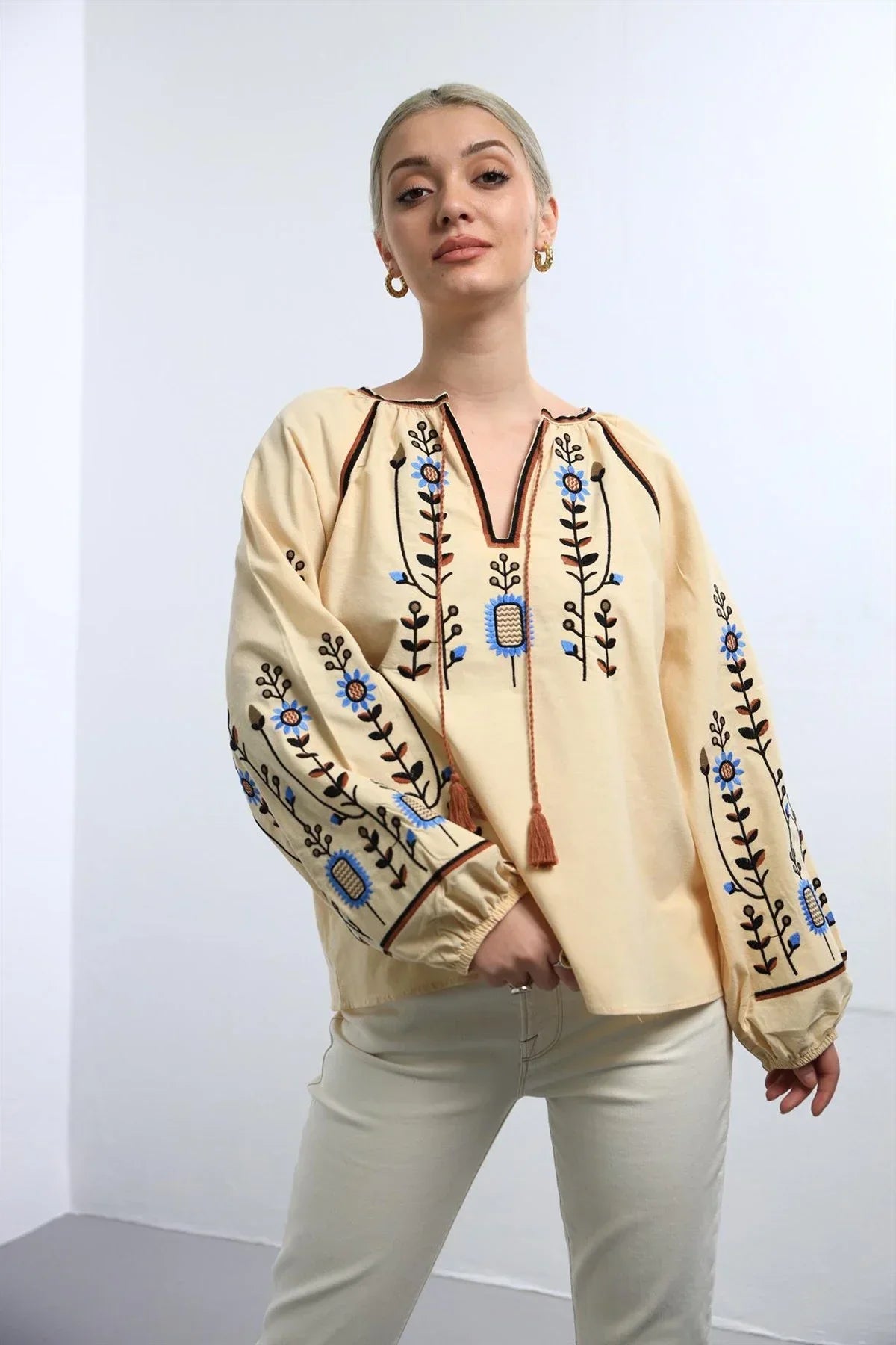 Blusa Tradicional de Algodón Bordado