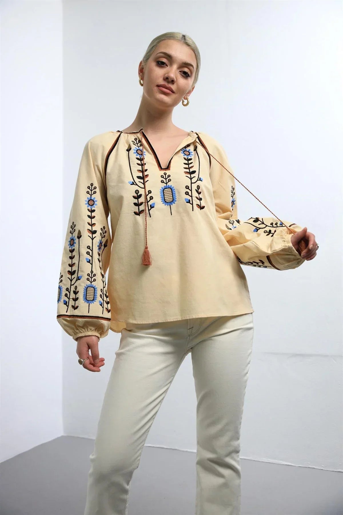 Blusa Tradicional de Algodón Bordado