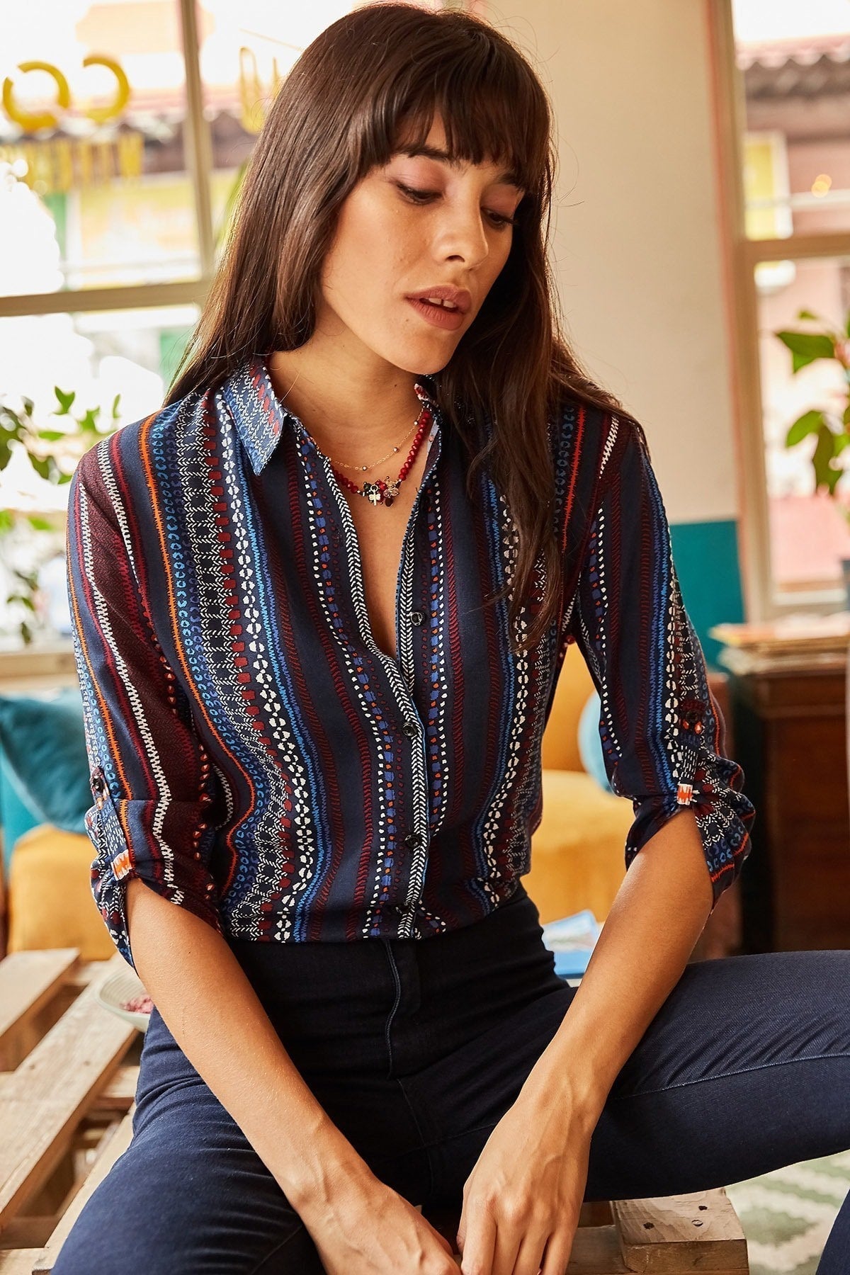 Camisa con botones a rayas azul marino y burdeos étnica Sophia