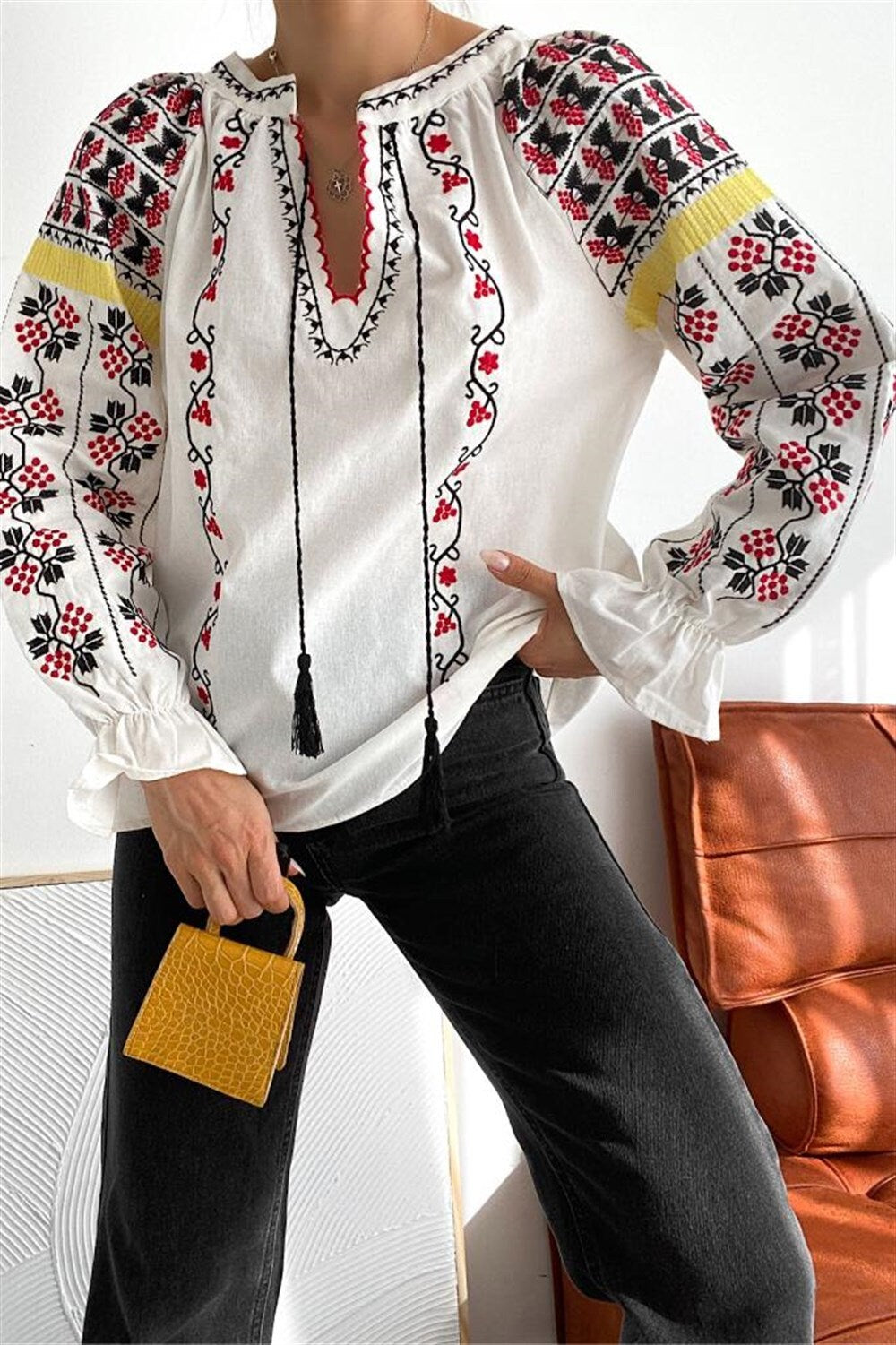 Μπλούζα με κέντημα σε έθνικ στιλ, μποέμικο στυλ και φλοράλ σχέδια