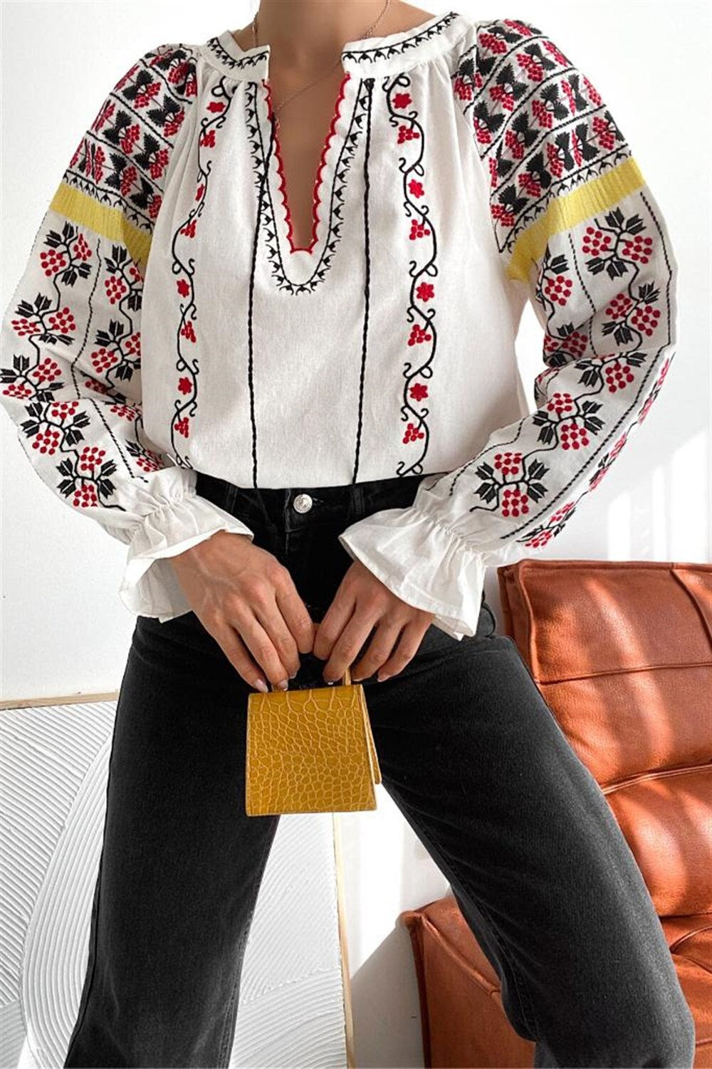 Μπλούζα με κέντημα σε έθνικ στιλ, μποέμικο στυλ και φλοράλ σχέδια