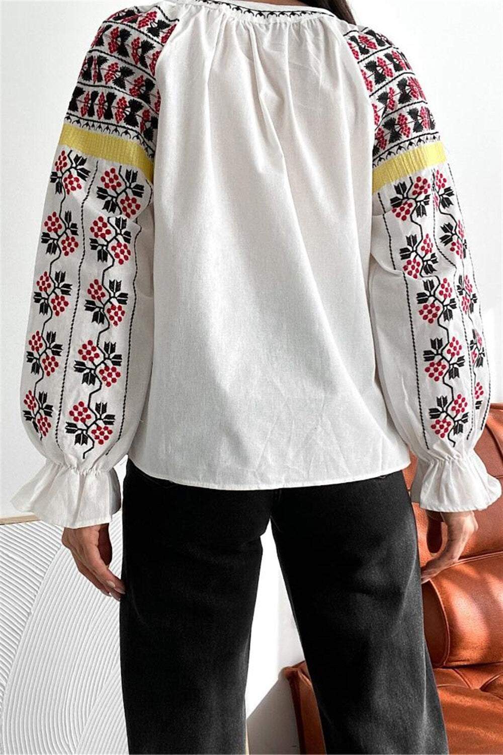 Μπλούζα με κέντημα σε έθνικ στιλ, μποέμικο στυλ και φλοράλ σχέδια
