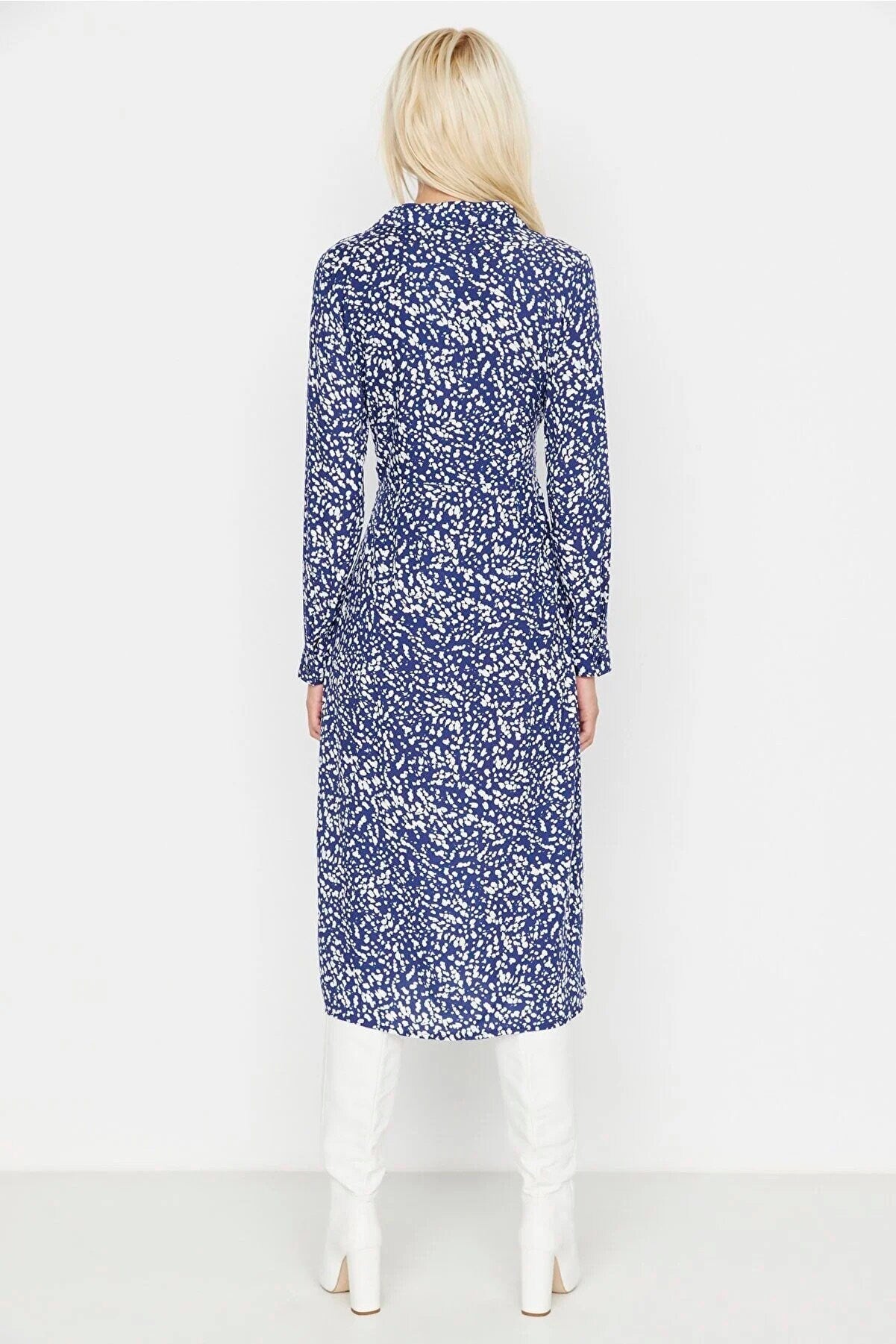 Vestido camisero midi de tela vaporosa con abertura y estampado floral azul