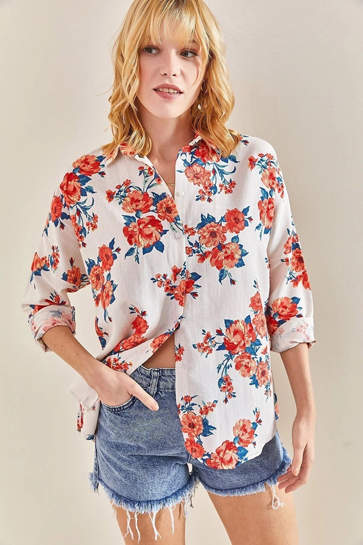 Blusa de lino Lola con estampado floral amarillo y botones