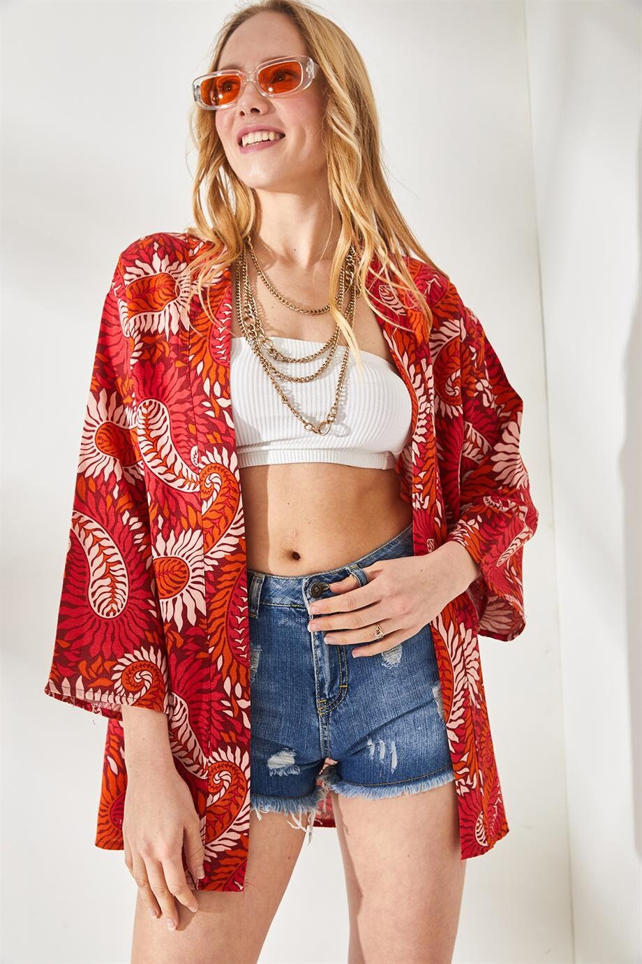 Cárdigan kimono de lino Patricia con estampado paisley rojo