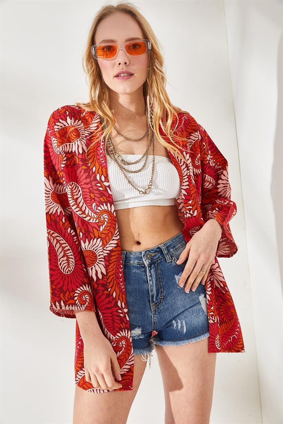Cárdigan kimono de lino Patricia con estampado paisley rojo