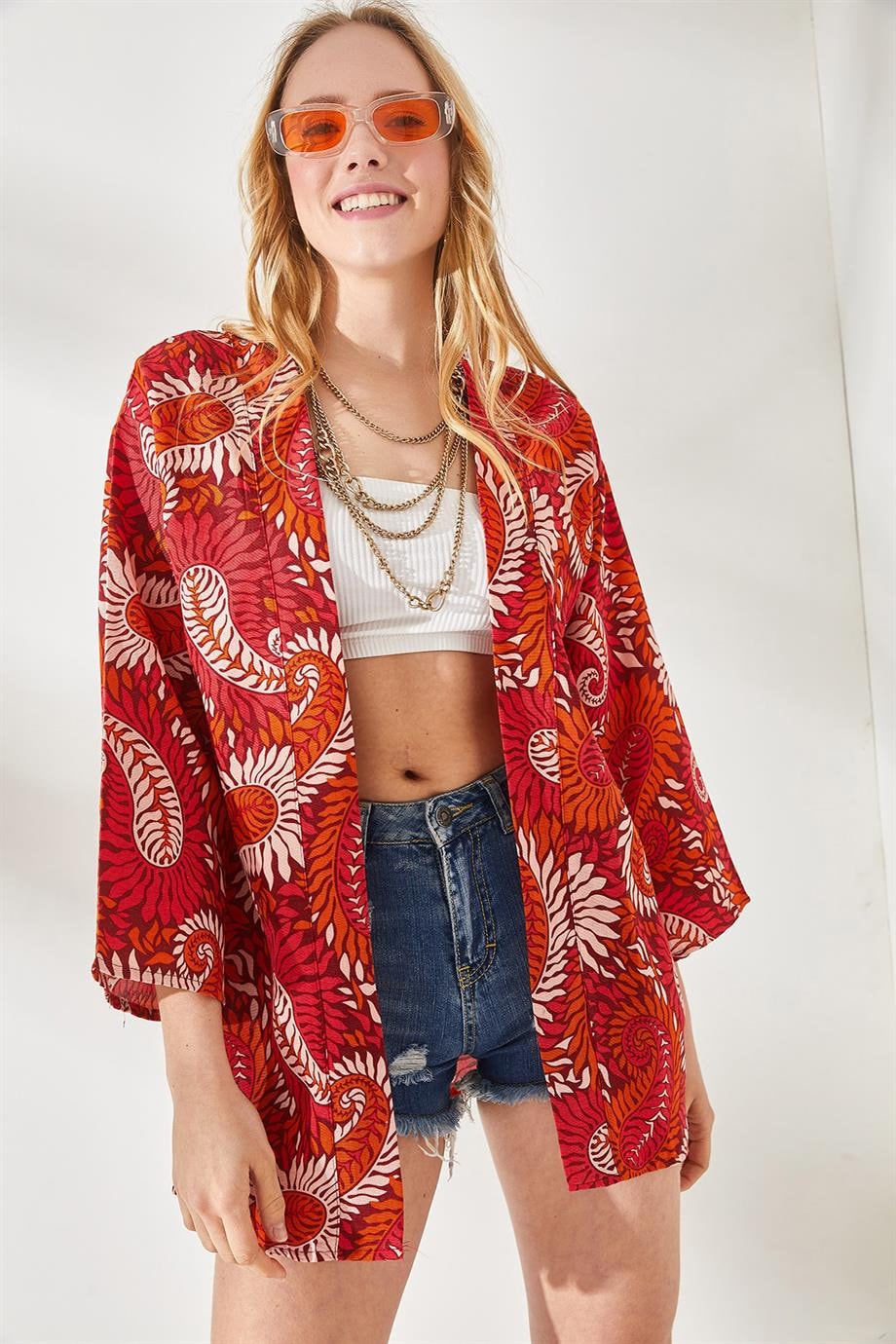 Cárdigan kimono de lino Patricia con estampado paisley rojo