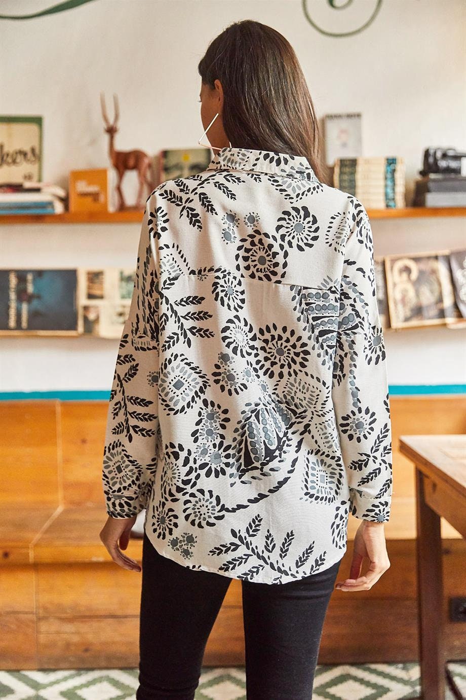 Blusa Lola con botones, estampado floral, de mezcla de lino